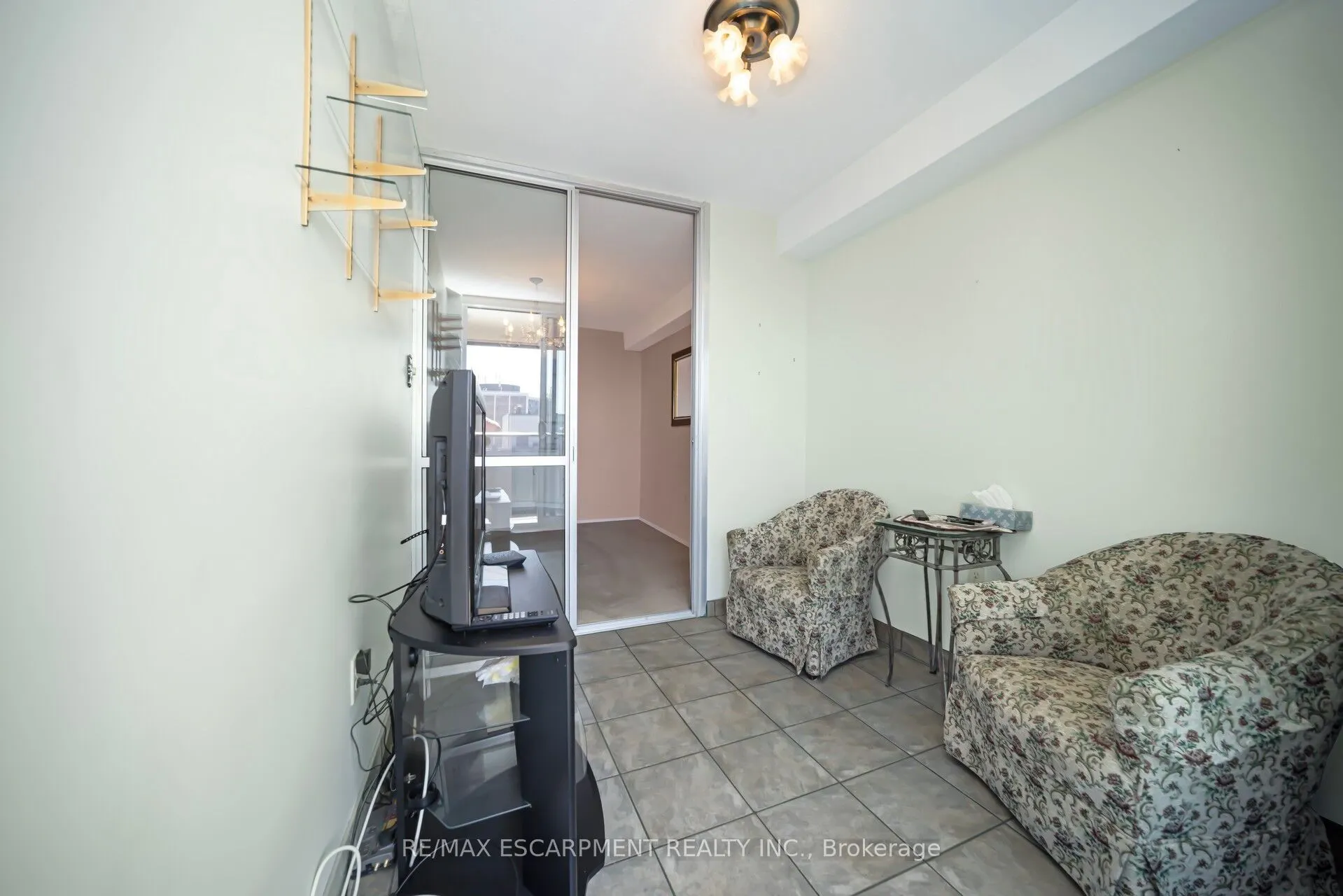 15 La Rose Avenue, #1403