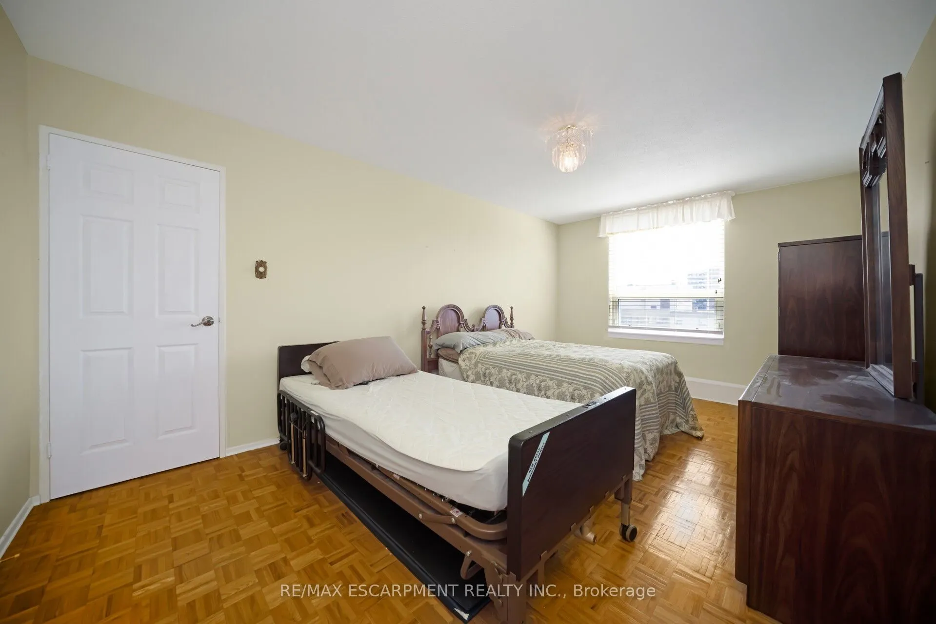 15 La Rose Avenue, #1403