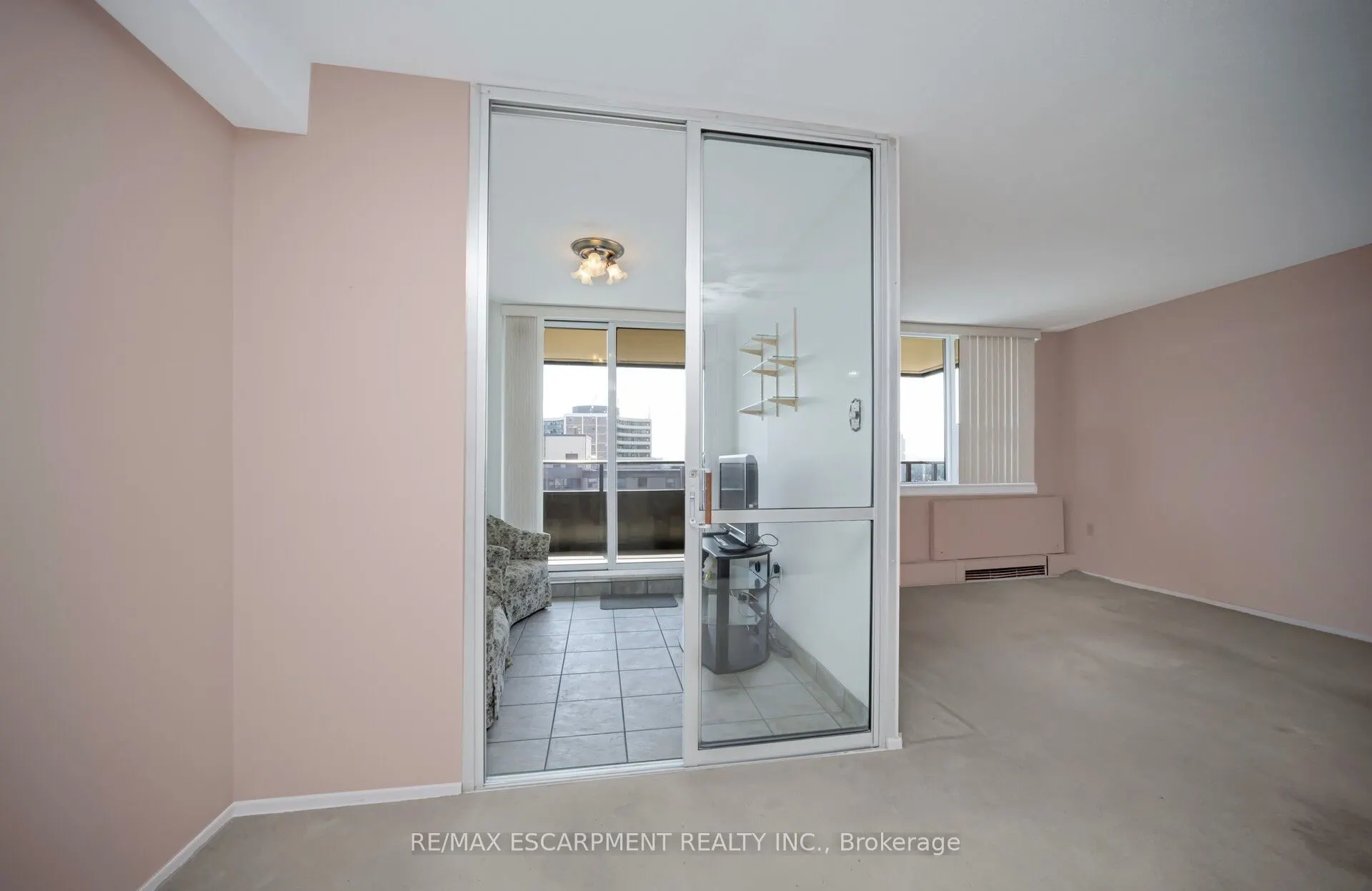 15 La Rose Avenue, #1403