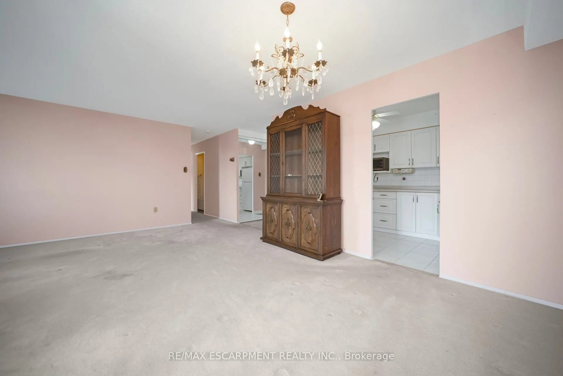 15 La Rose Avenue, #1403