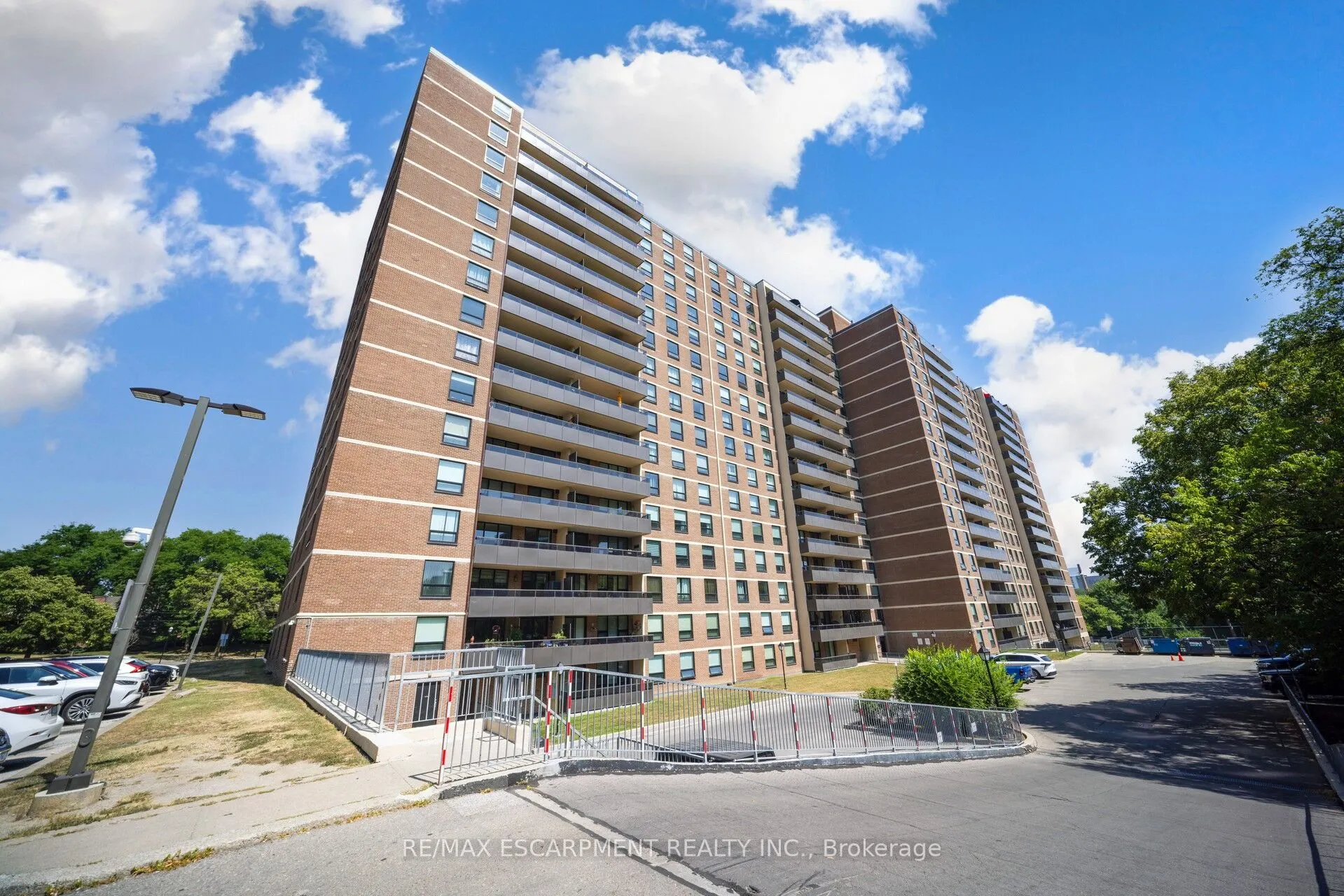 15 La Rose Avenue, #1403