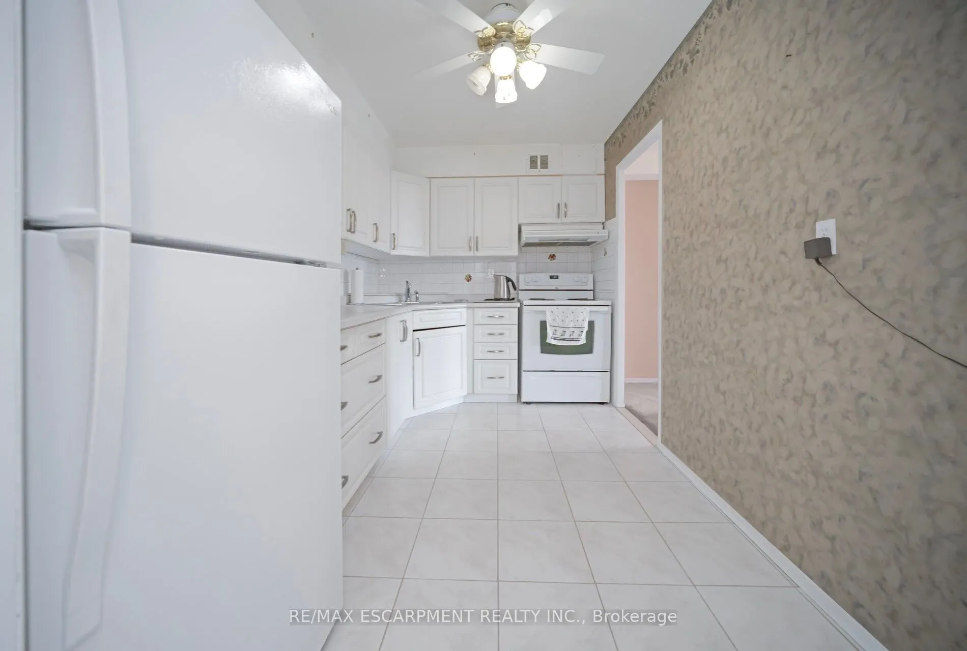 15 La Rose Avenue, #1403