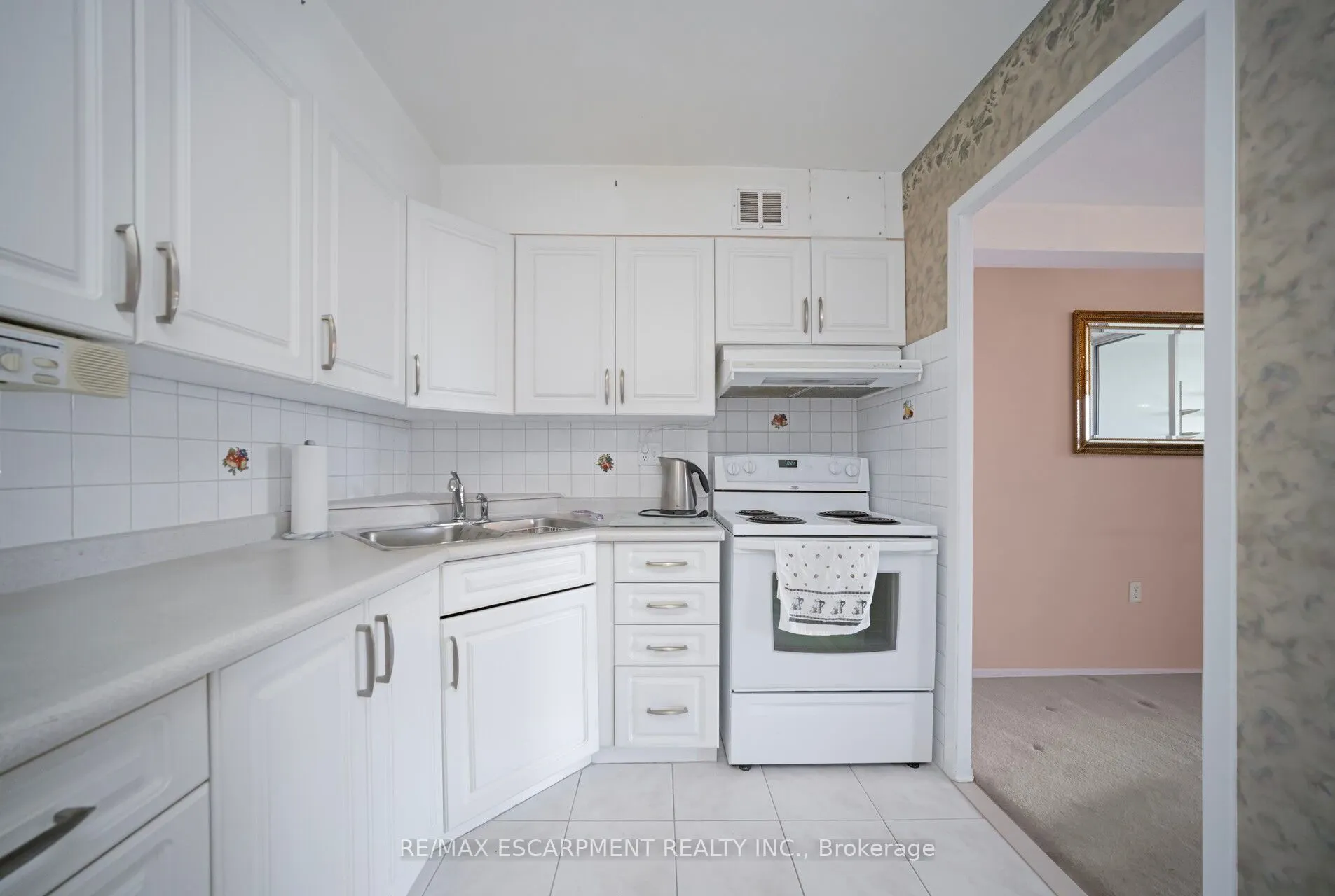 15 La Rose Avenue, #1403