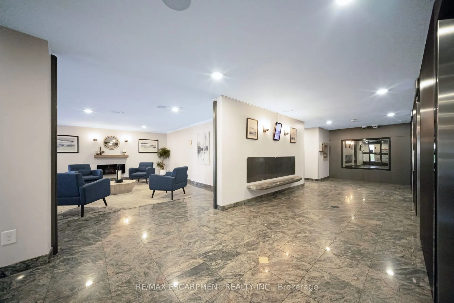15 La Rose Avenue, #1403