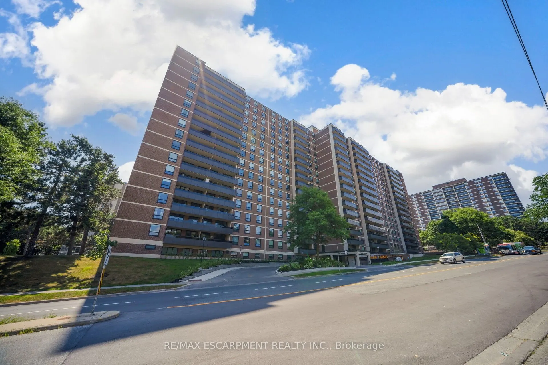 15 La Rose Avenue, #1403