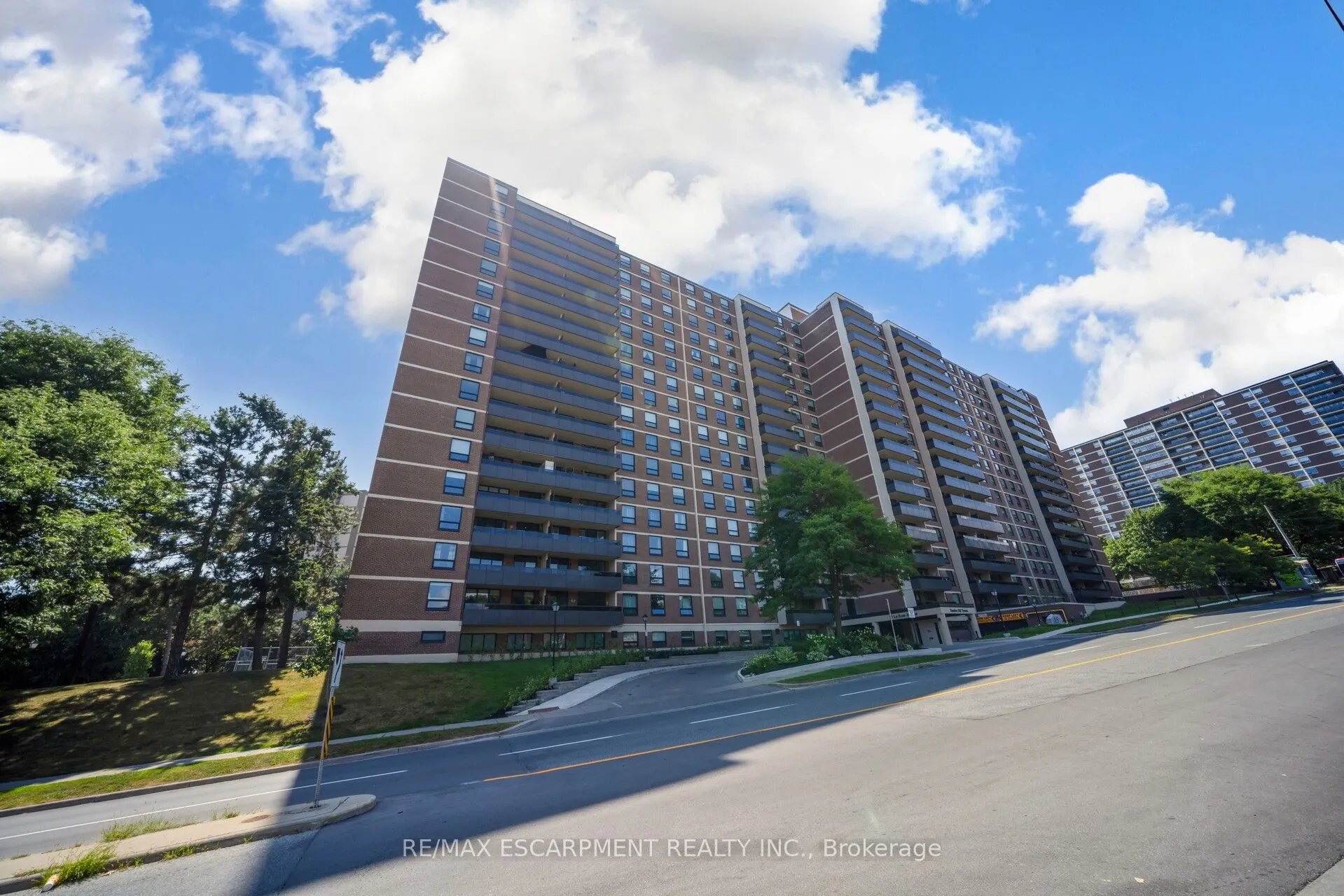 15 La Rose Avenue, #1403