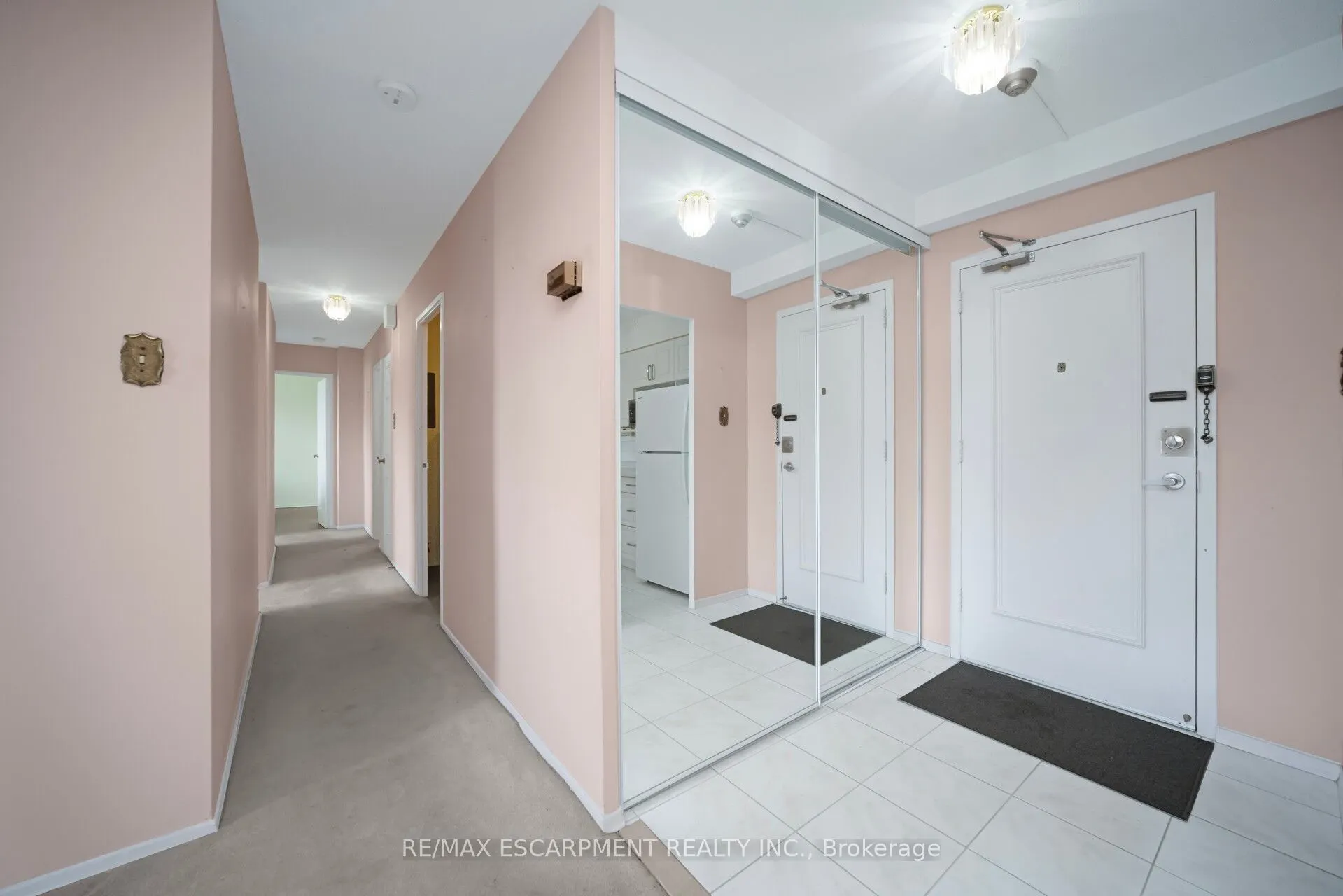 15 La Rose Avenue, #1403