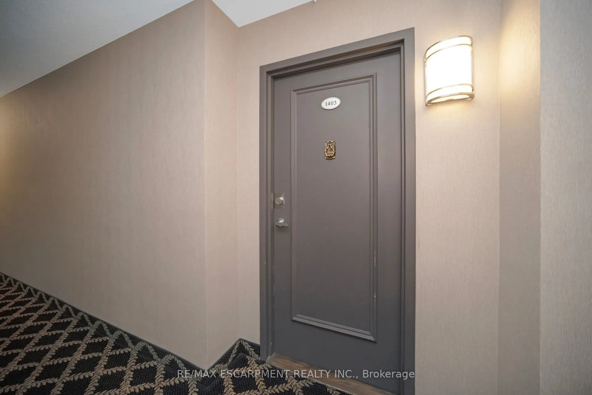 15 La Rose Avenue, #1403
