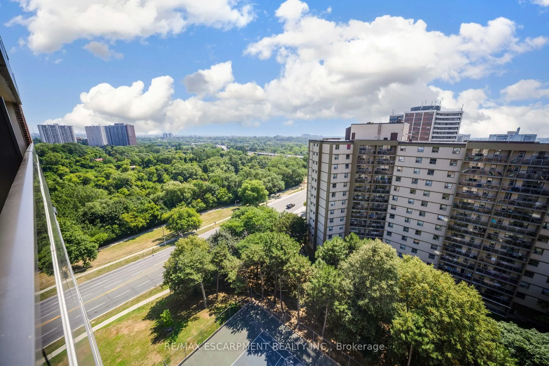 15 La Rose Avenue, #1403