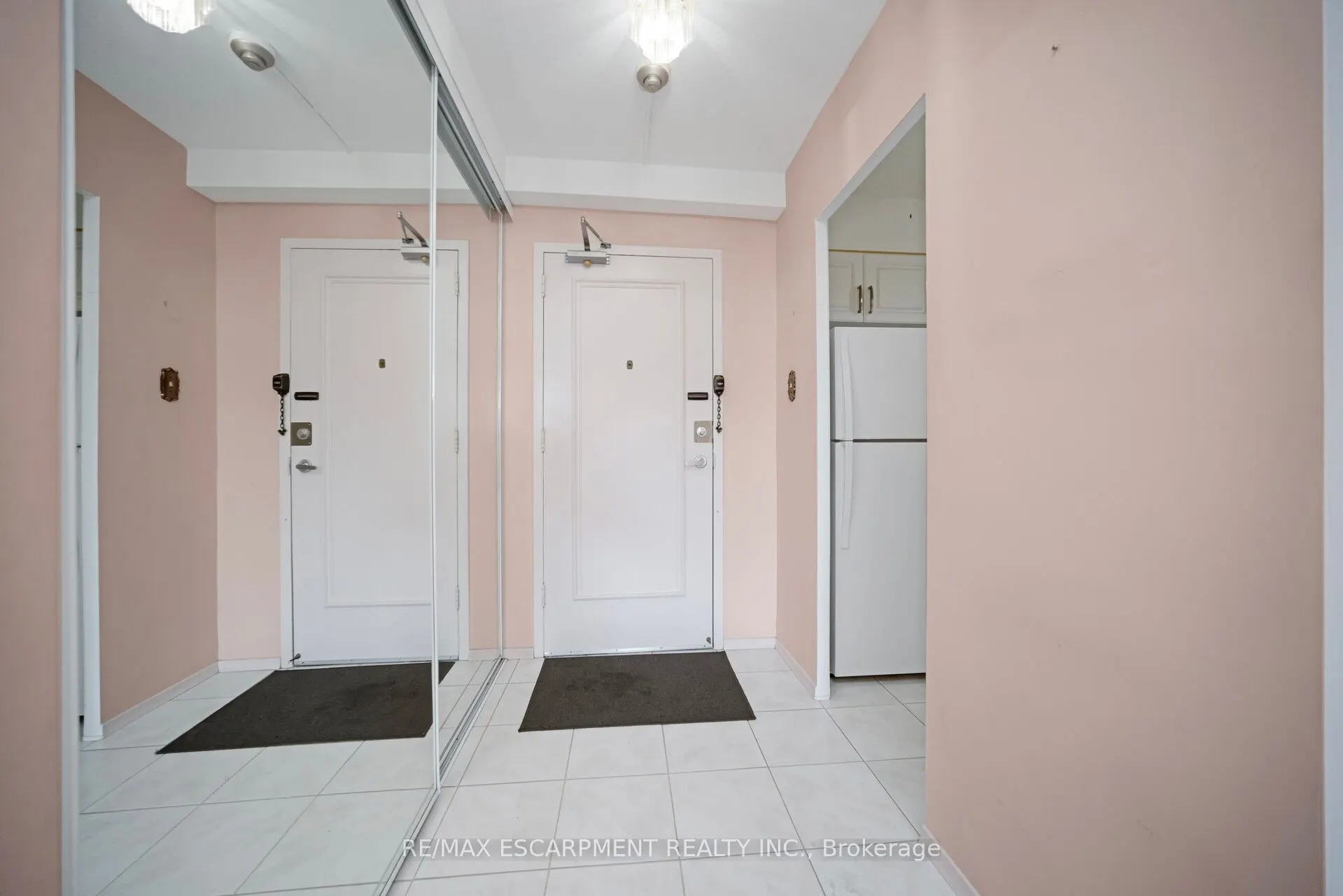 15 La Rose Avenue, #1403