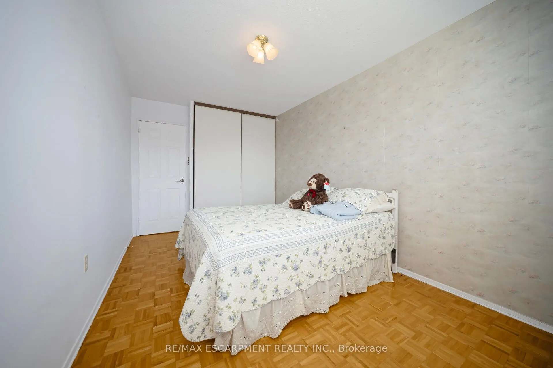 15 La Rose Avenue, #1403