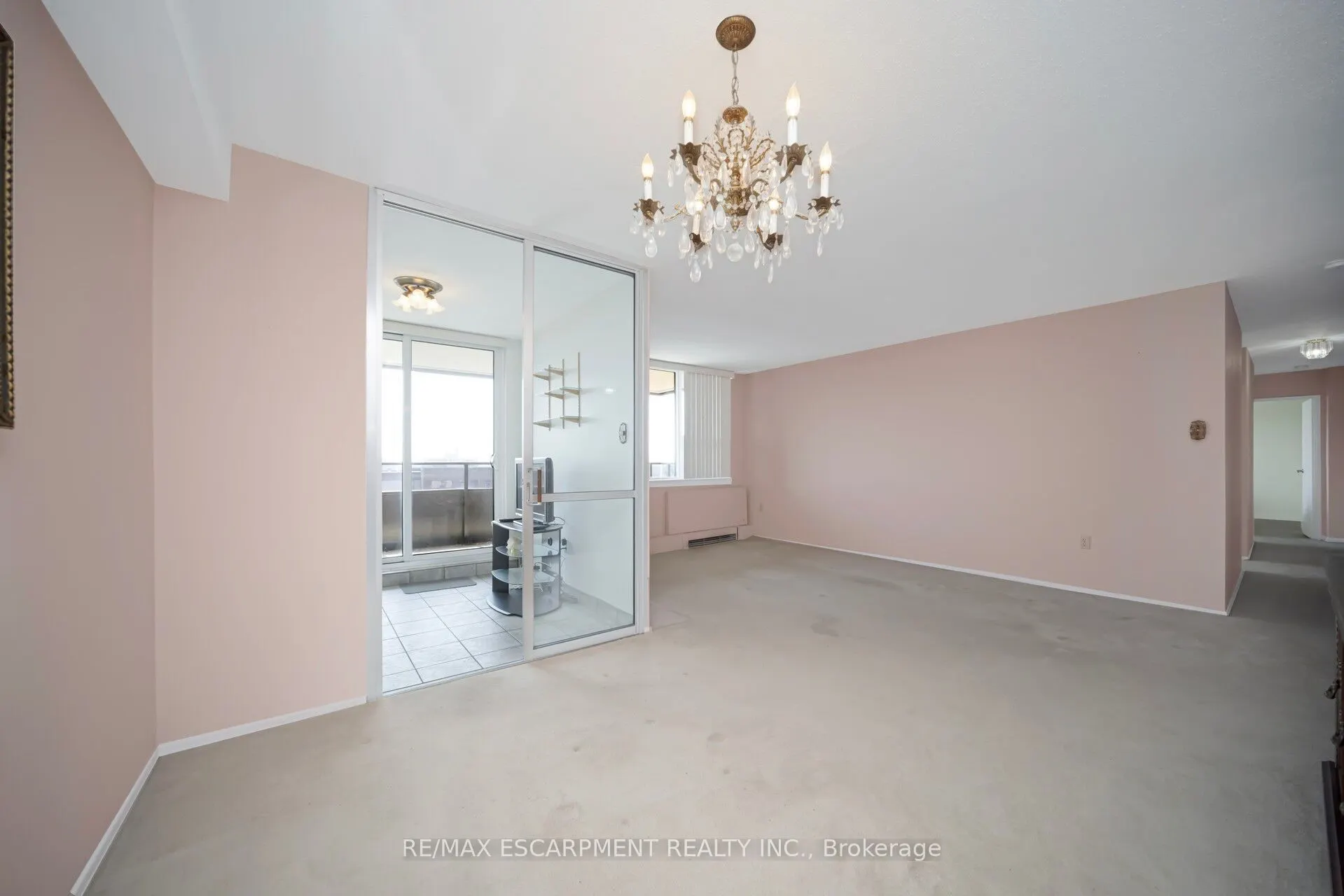 15 La Rose Avenue, #1403