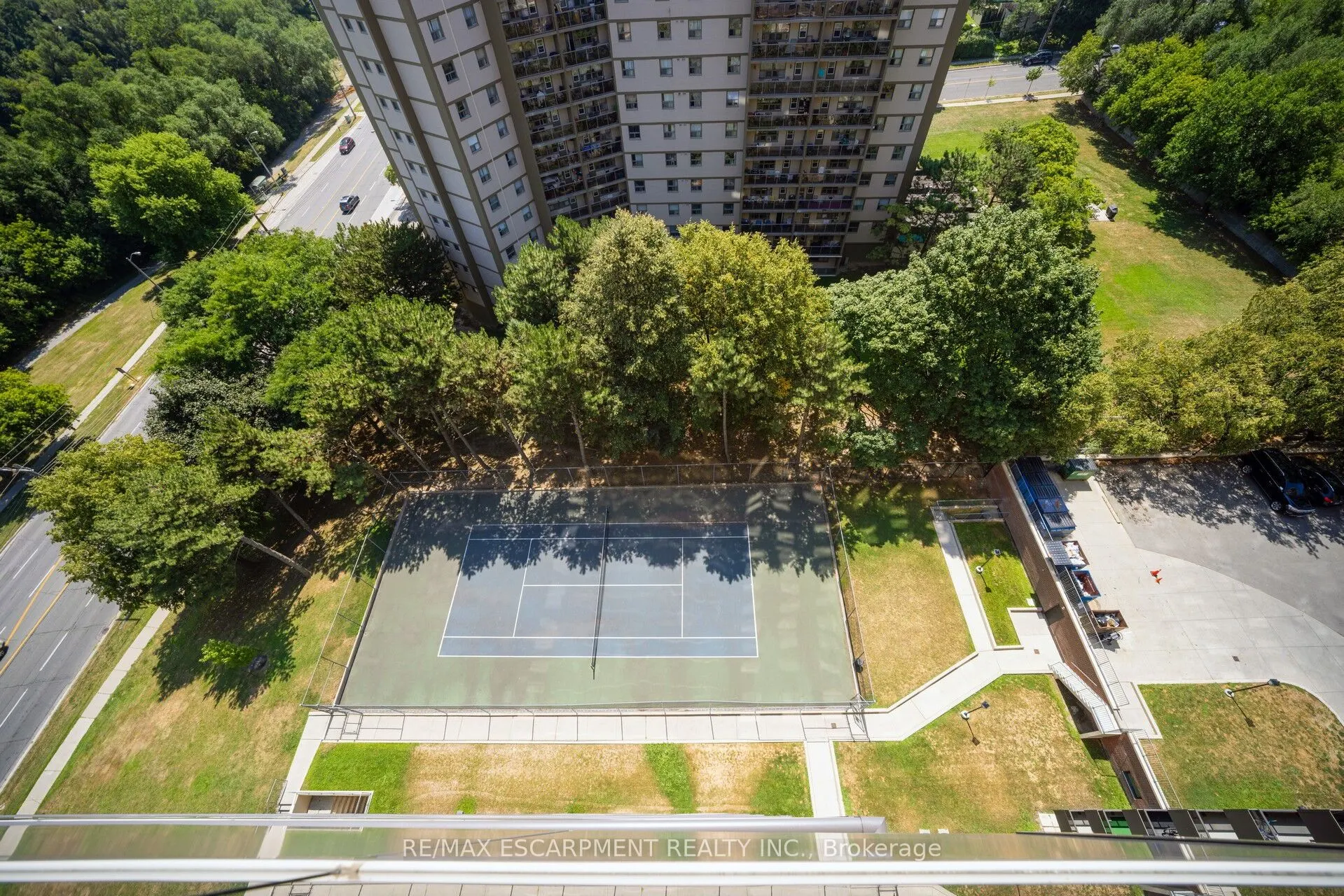 15 La Rose Avenue, #1403