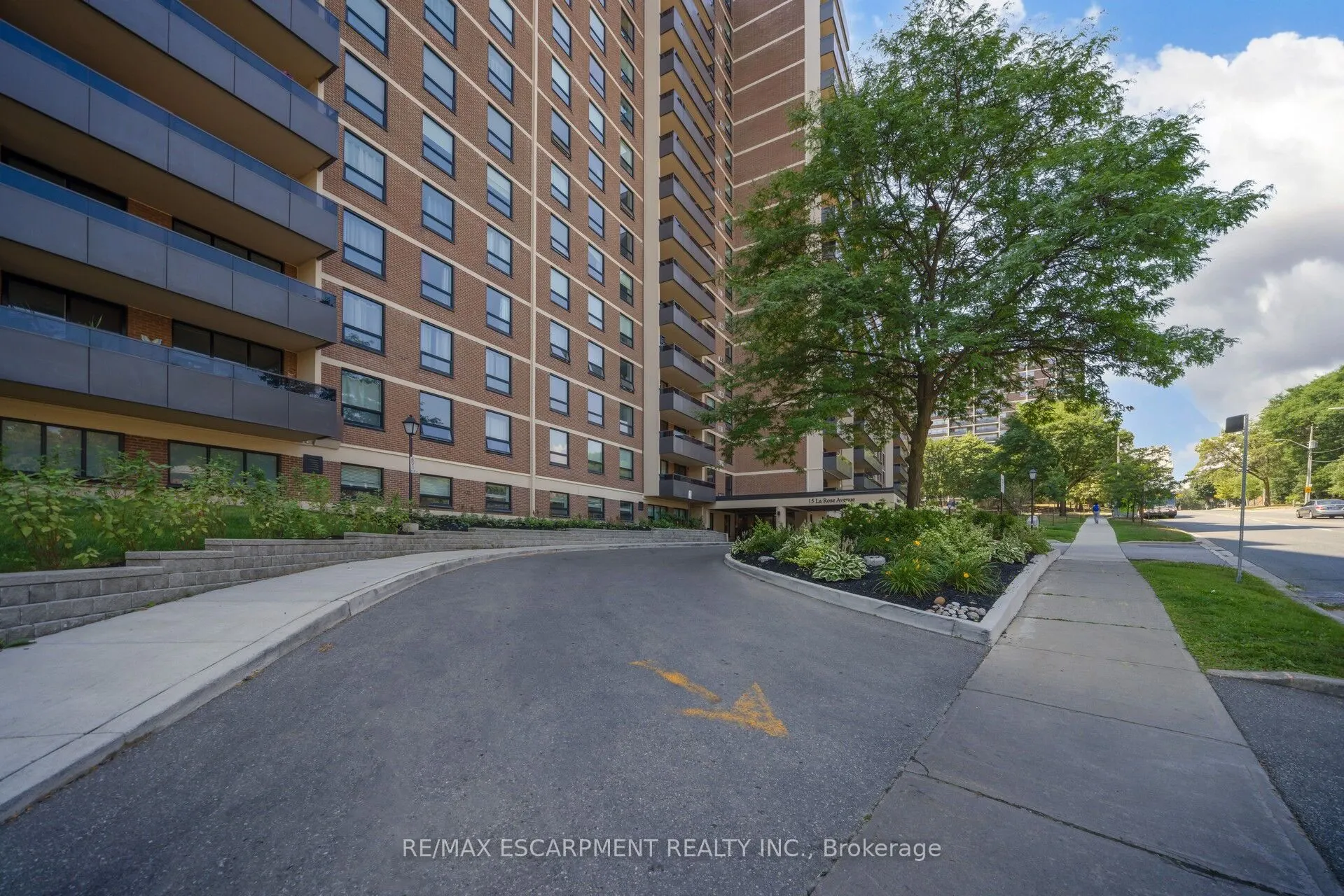 15 La Rose Avenue, #1403