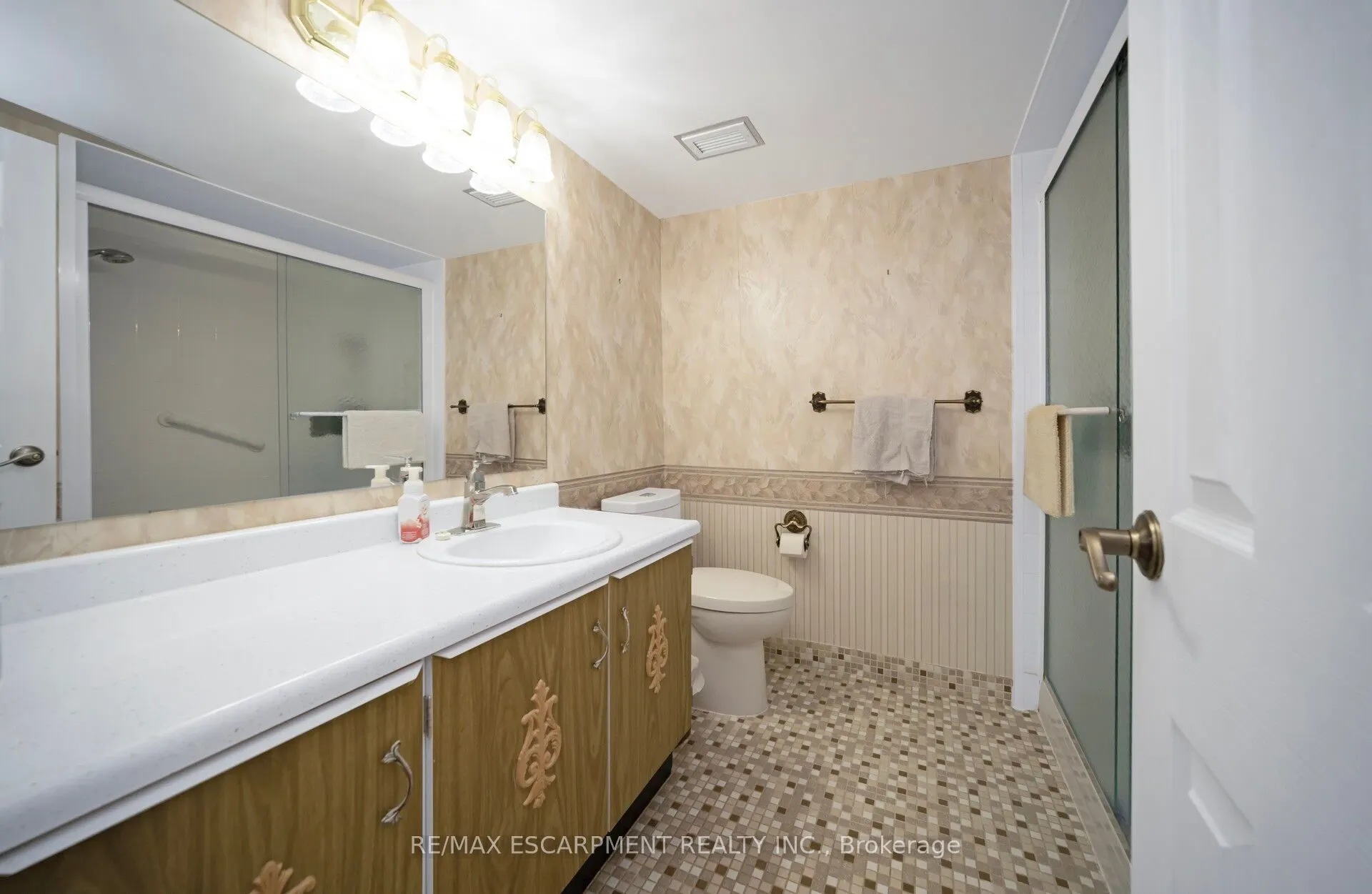 15 La Rose Avenue, #1403