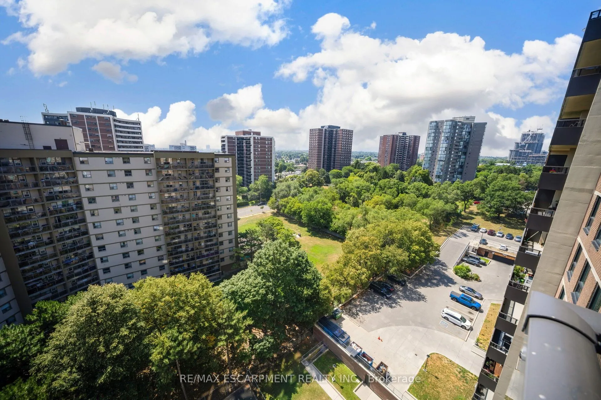 15 La Rose Avenue, #1403