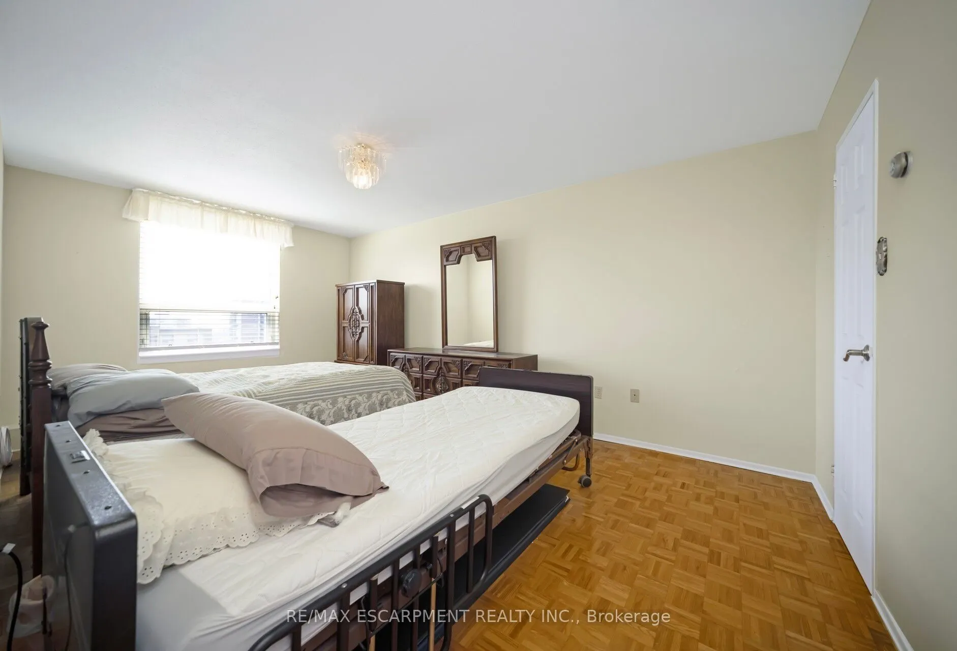15 La Rose Avenue, #1403