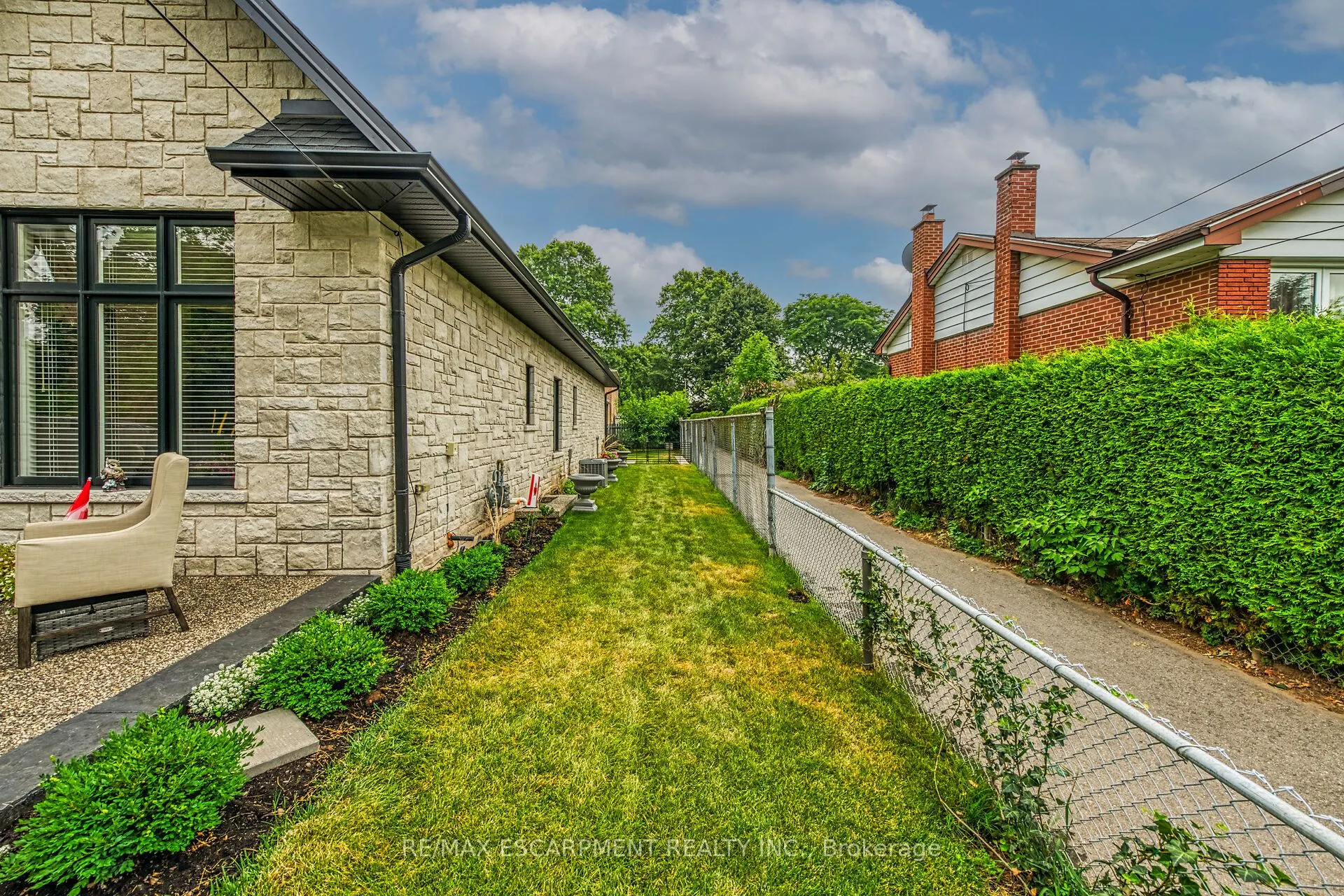 1048 Dovercourt Avenue