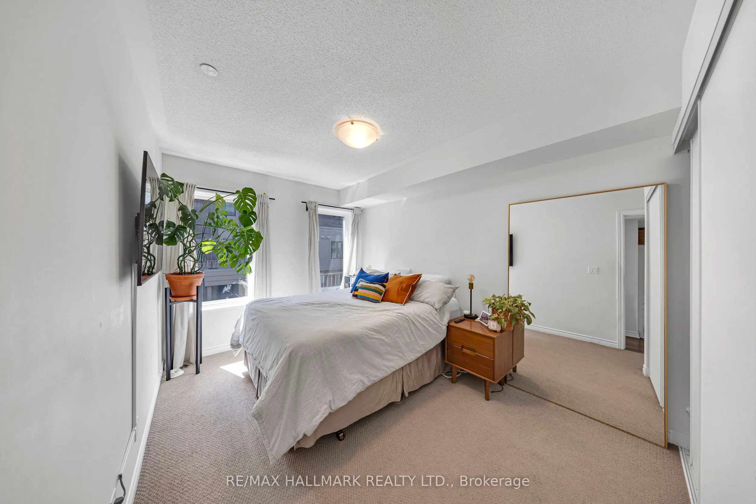 85 Eastwood Park Gardens, #16