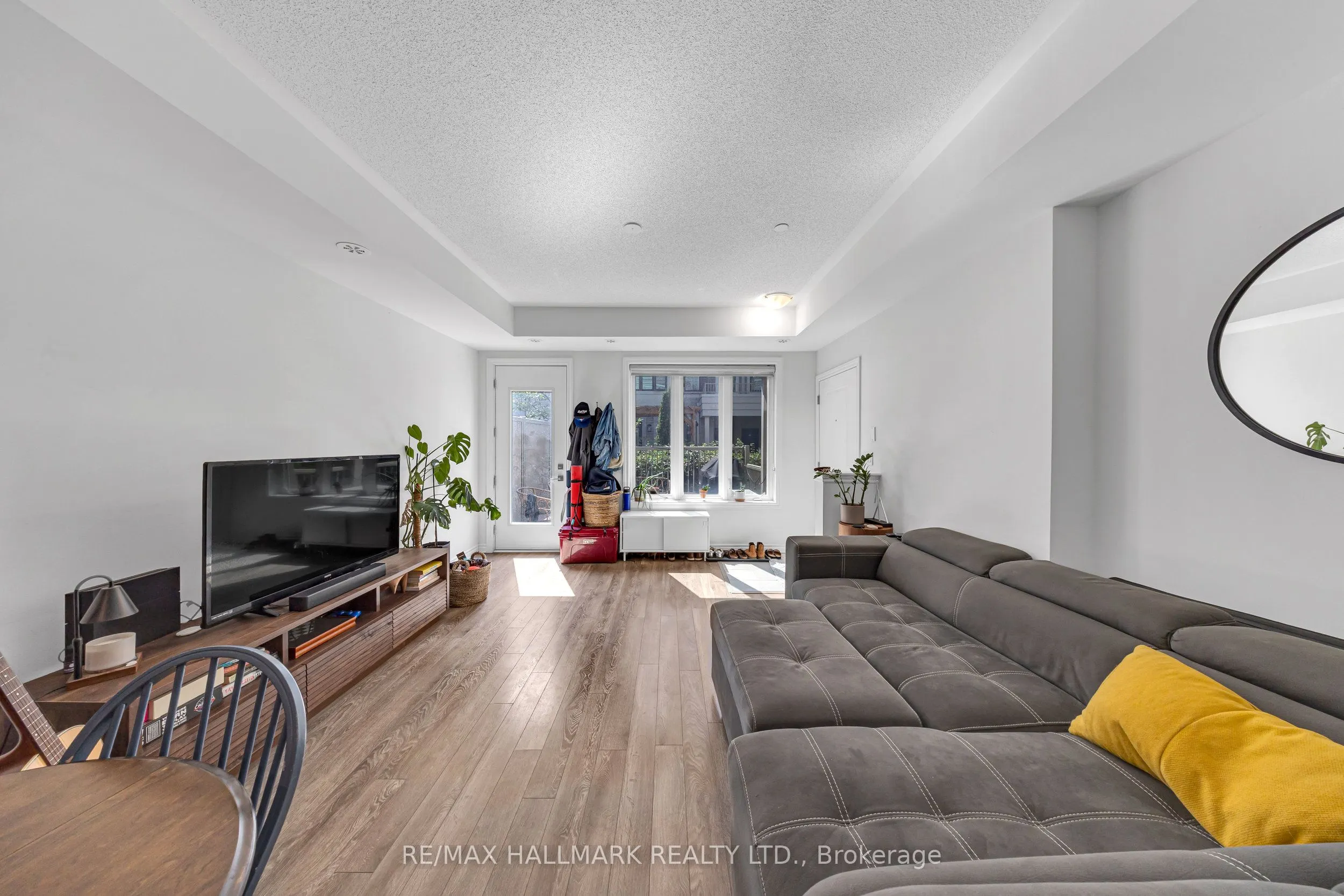 85 Eastwood Park Gardens, #16