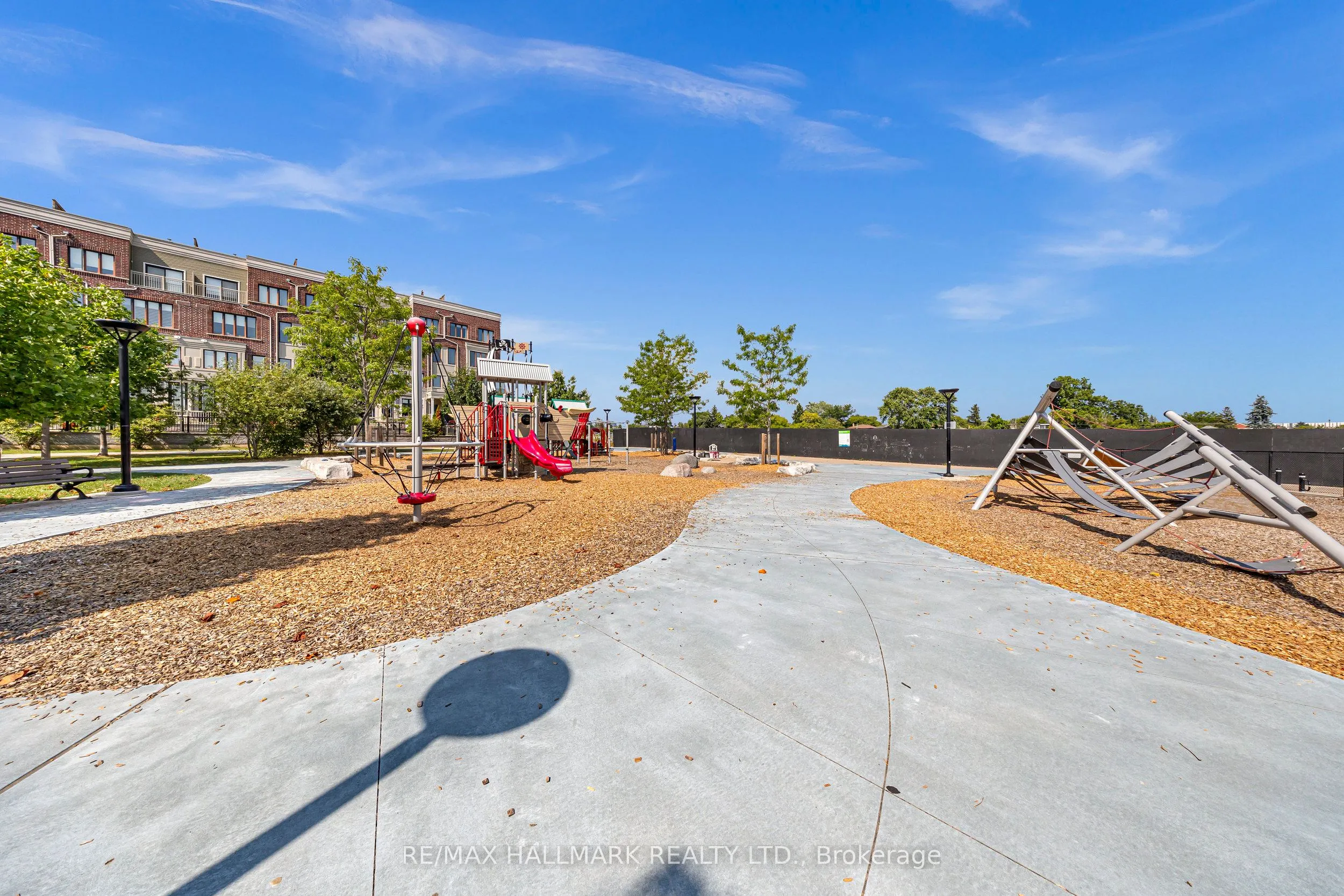 85 Eastwood Park Gardens, #16