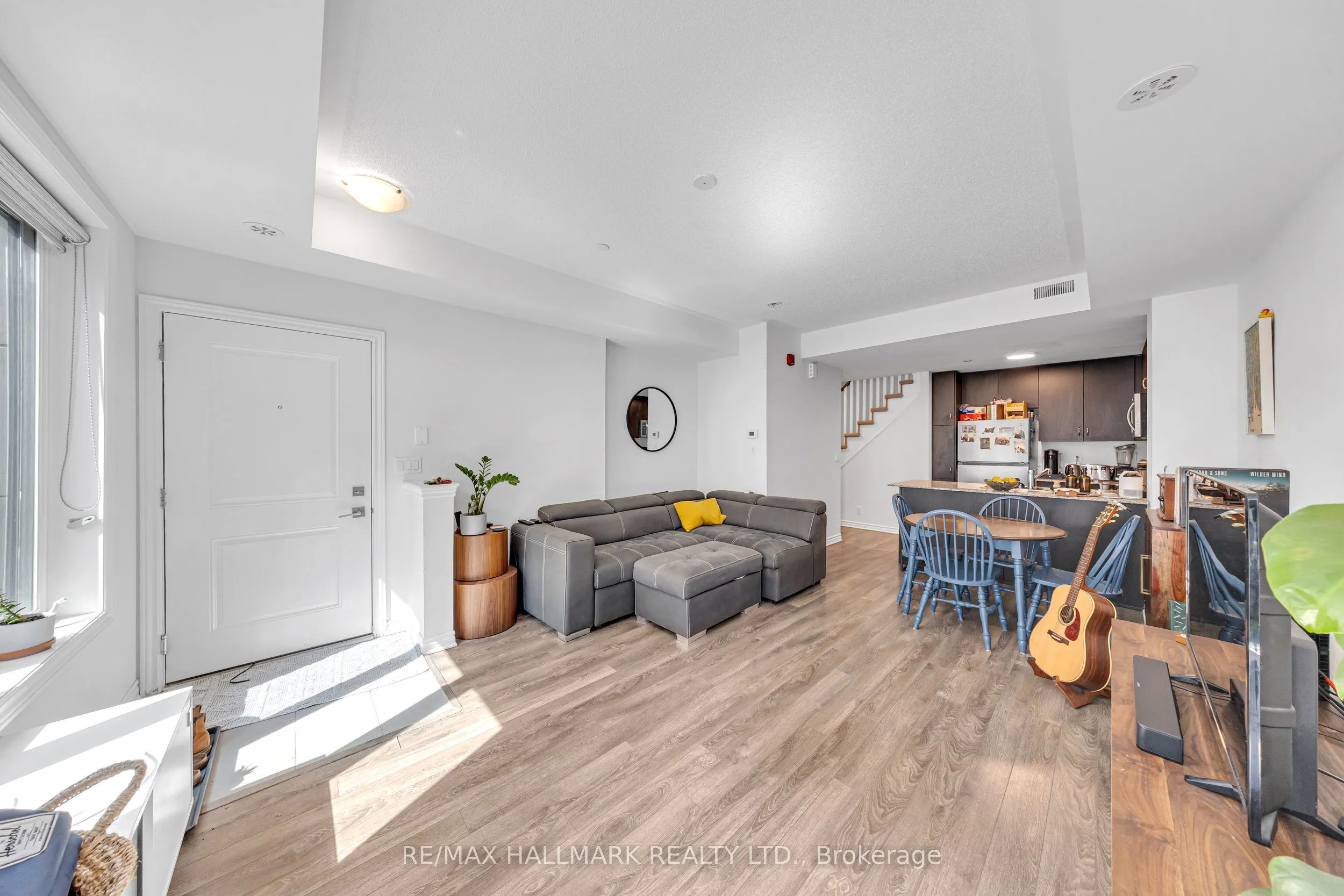 85 Eastwood Park Gardens, #16
