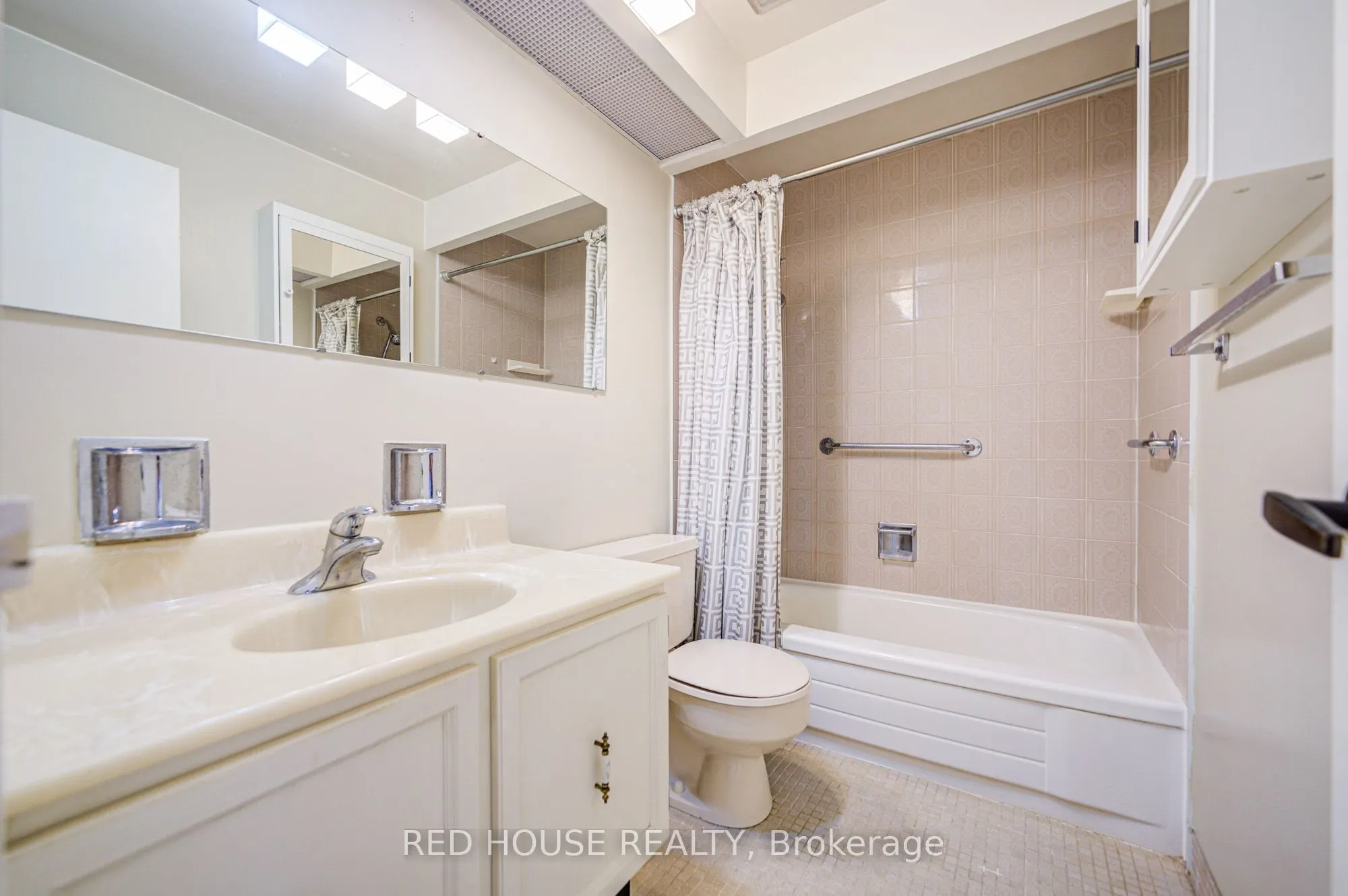 5250 Lakeshore Road, #809