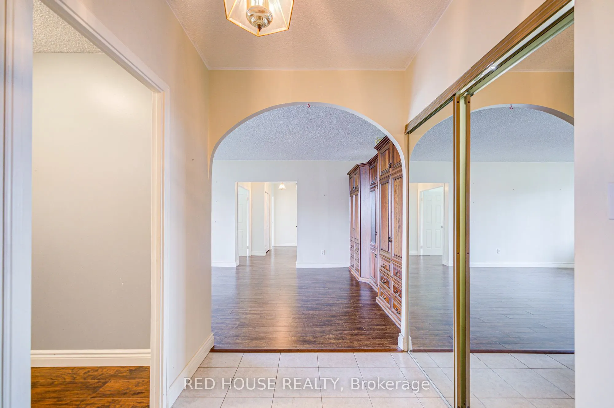 5250 Lakeshore Road, #809
