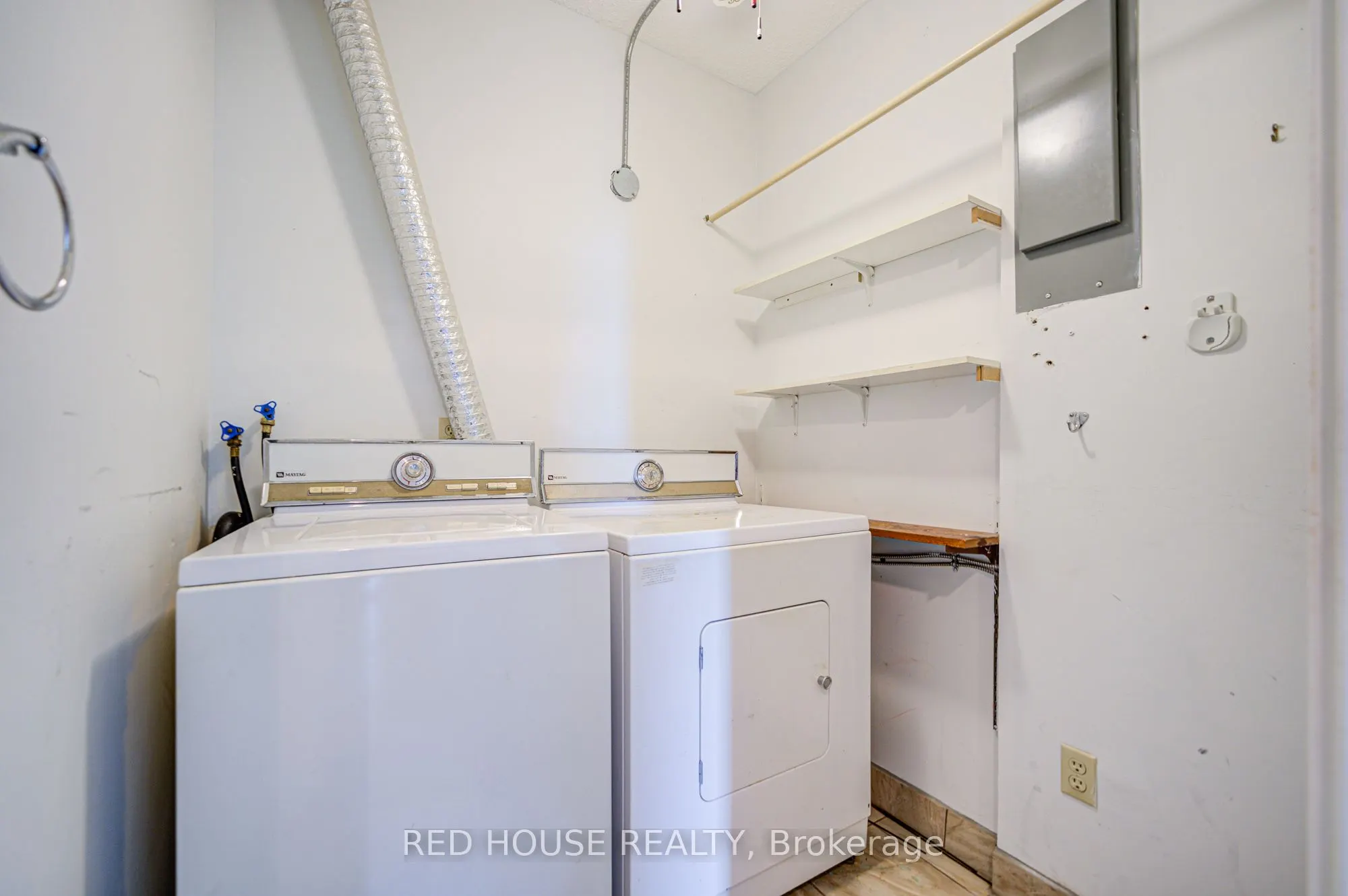 5250 Lakeshore Road, #809