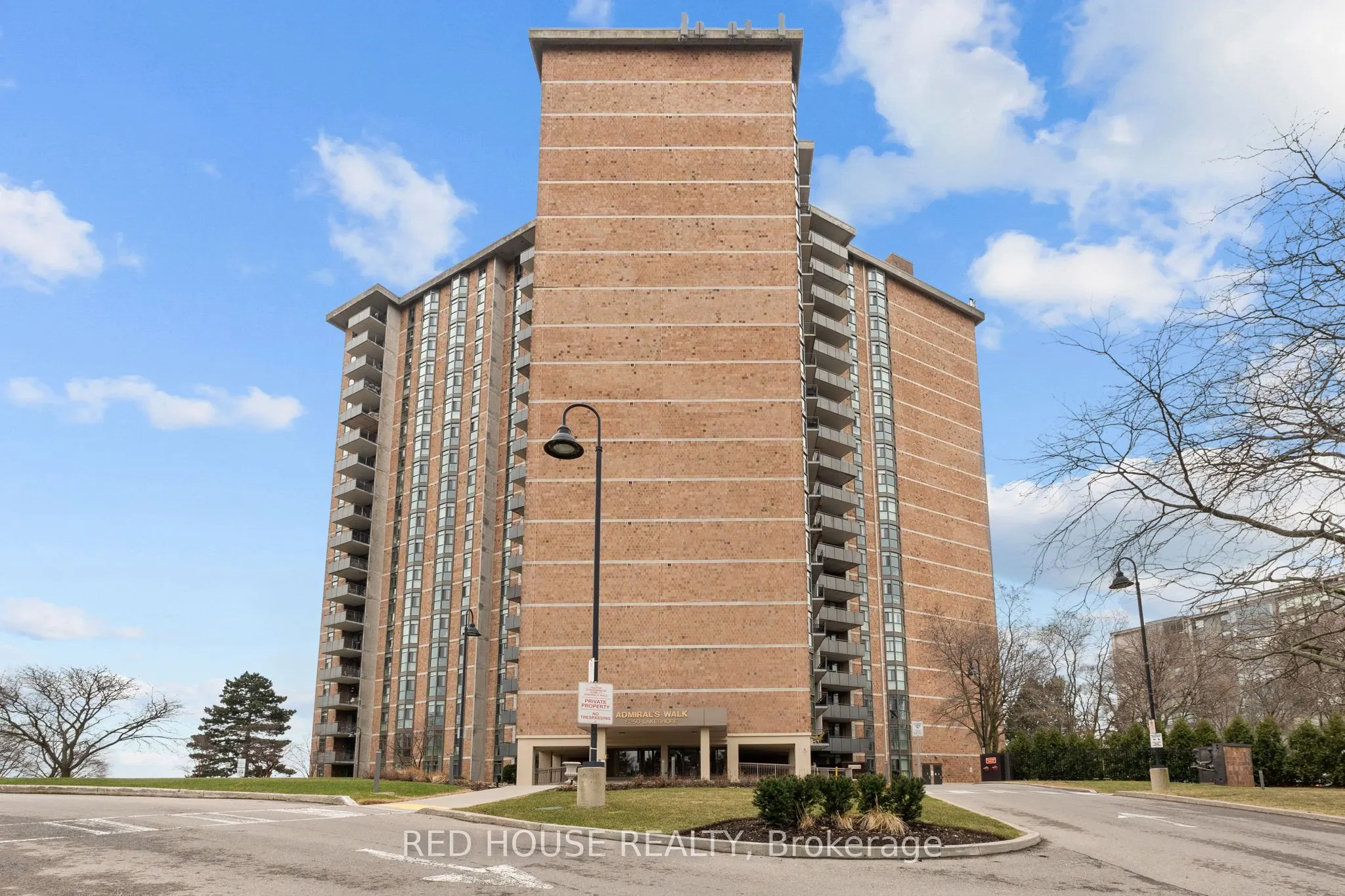 5250 Lakeshore Road, #809