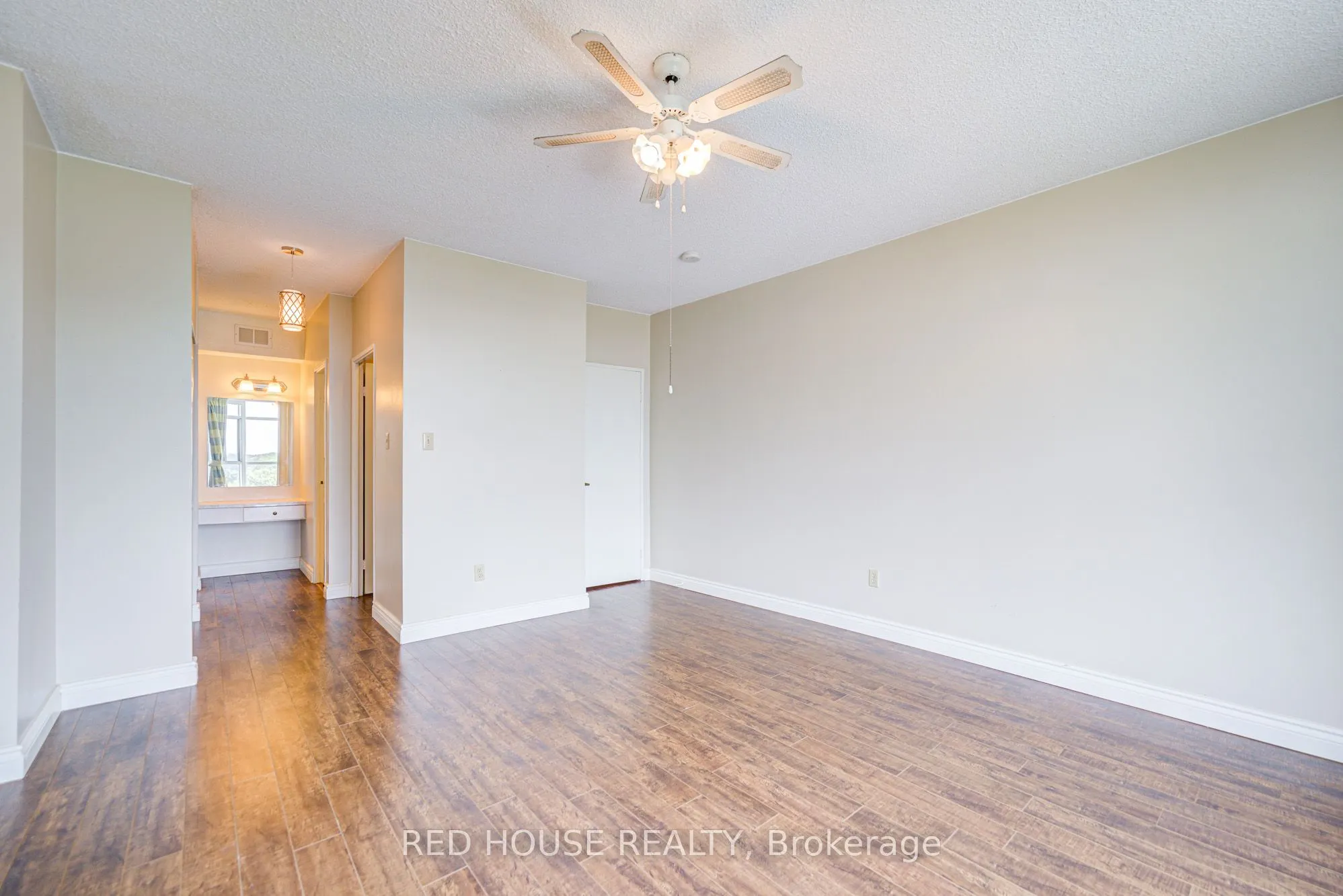 5250 Lakeshore Road, #809