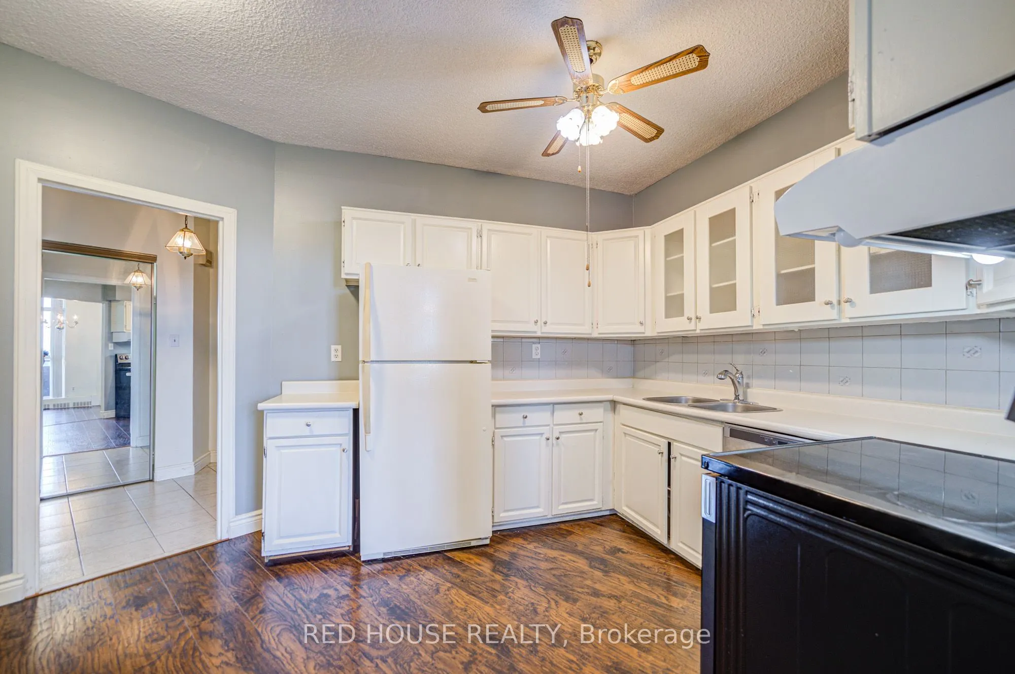 5250 Lakeshore Road, #809