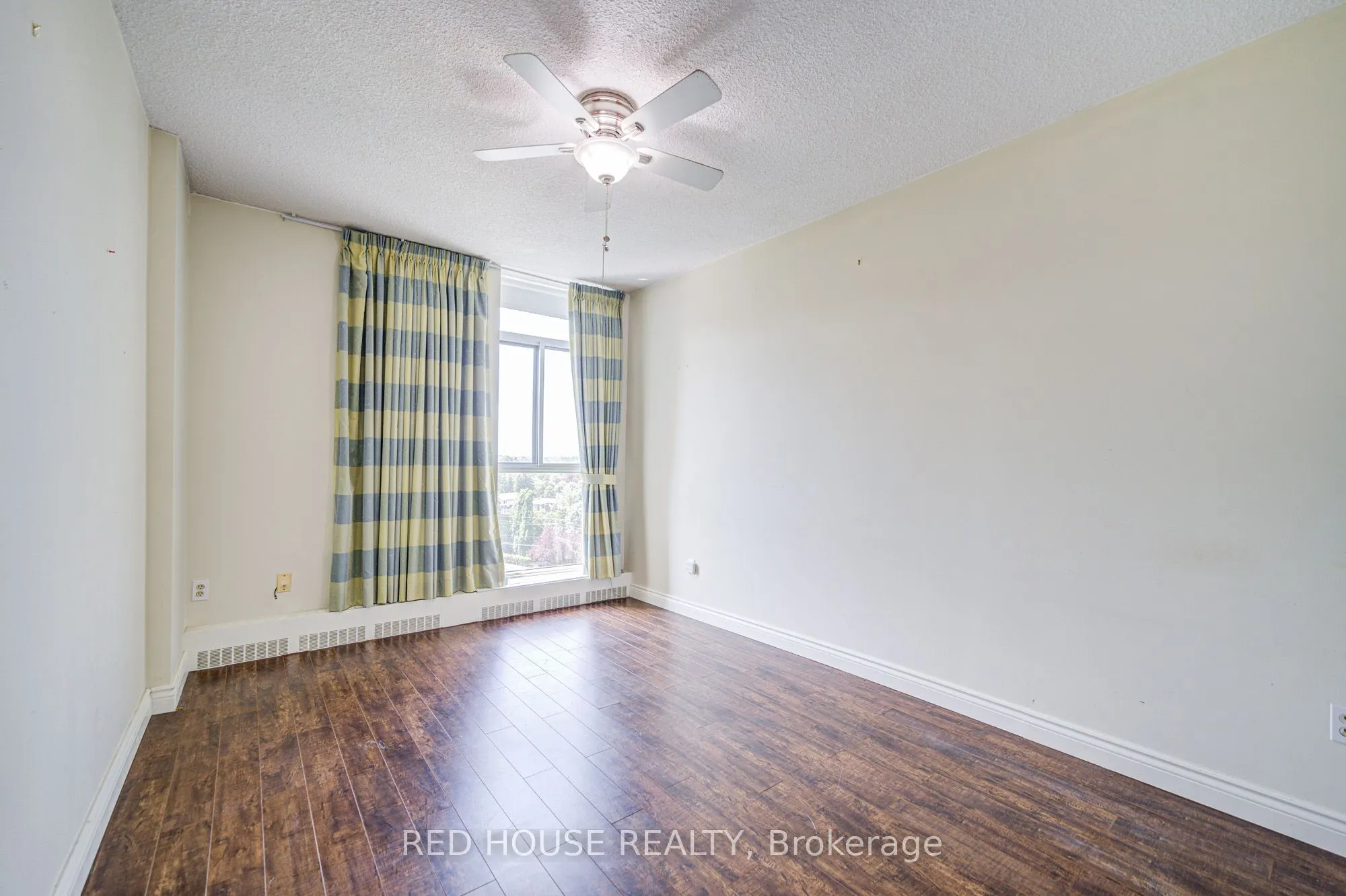 5250 Lakeshore Road, #809