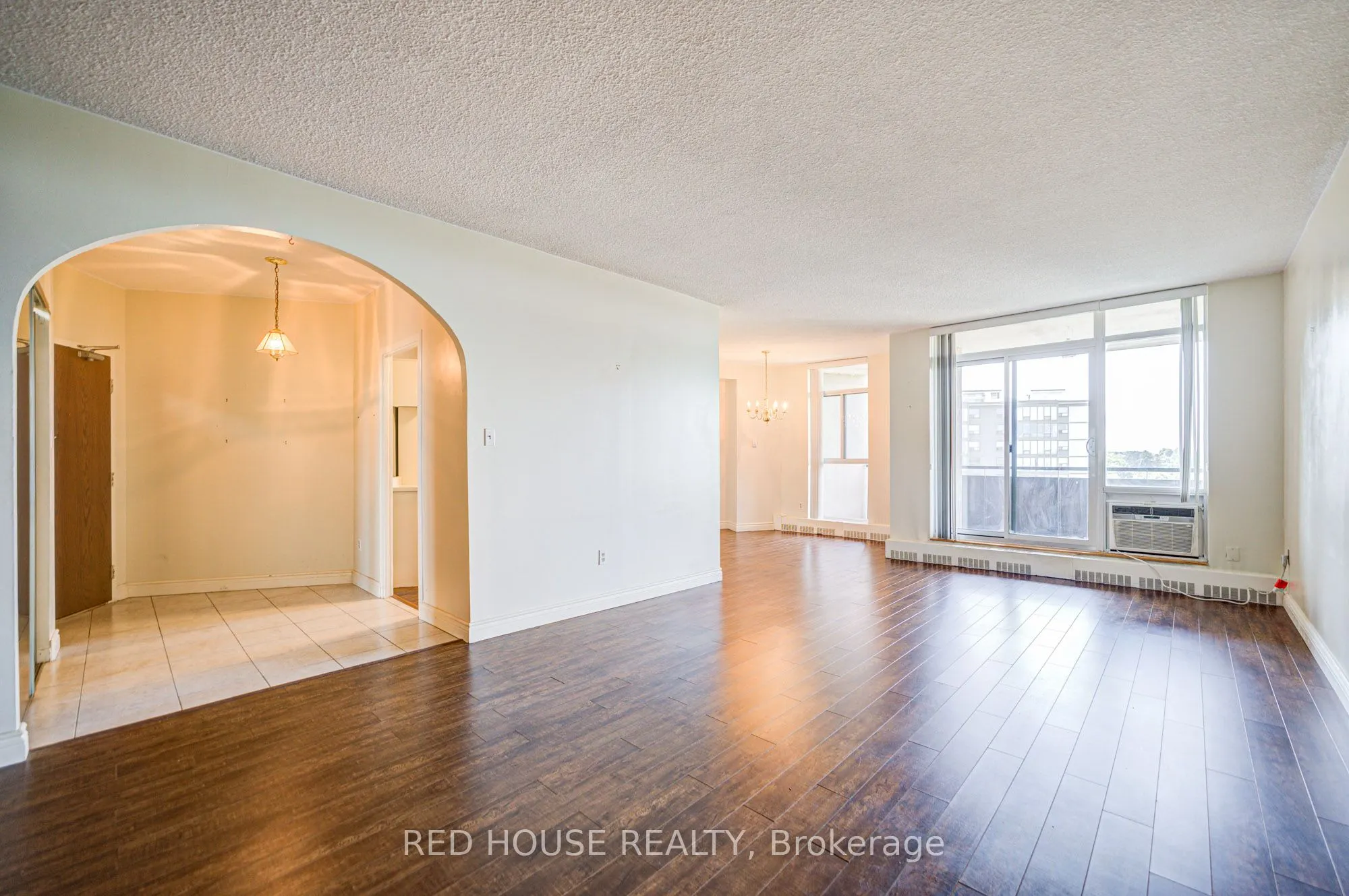5250 Lakeshore Road, #809