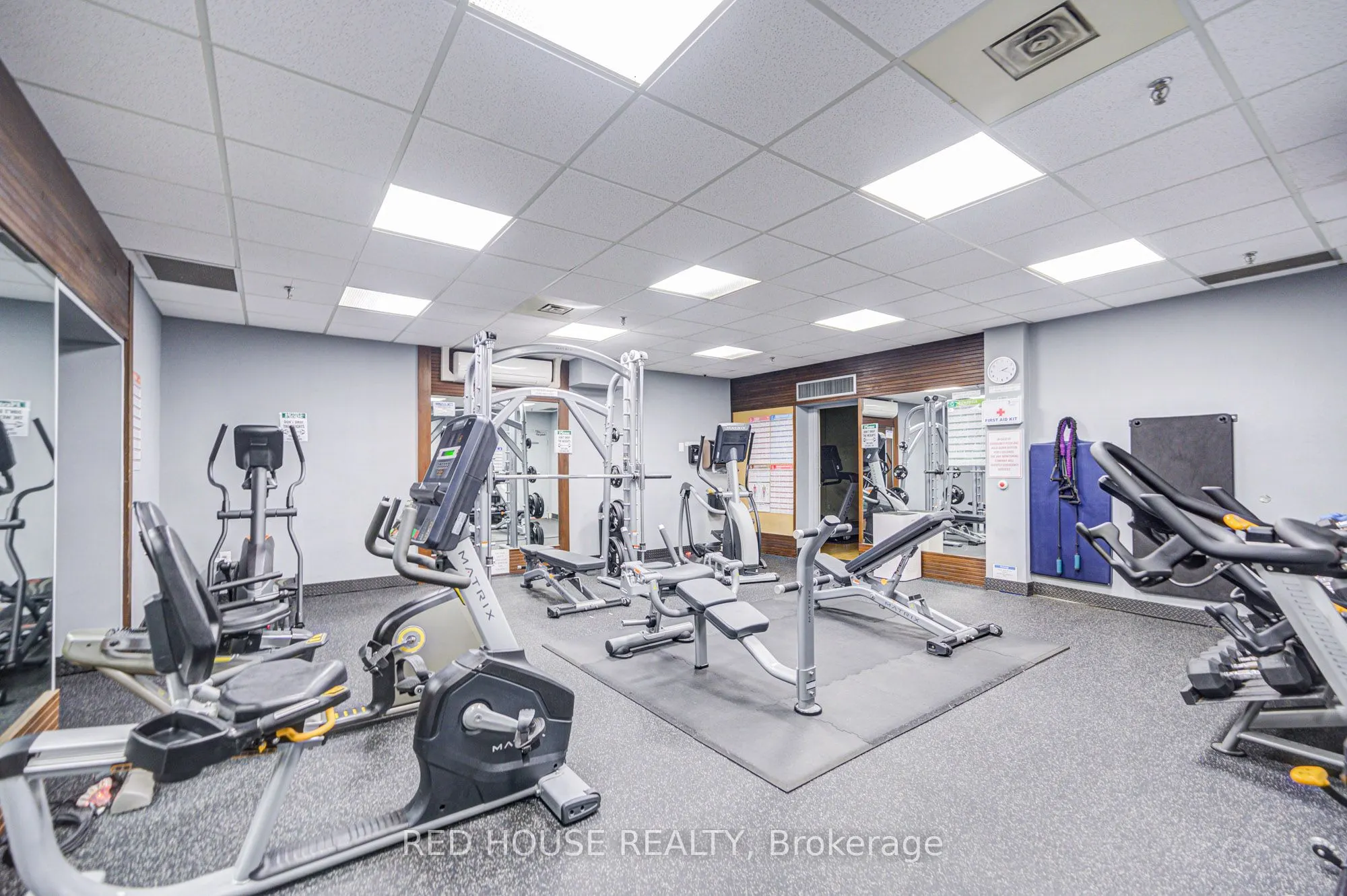 5250 Lakeshore Road, #809