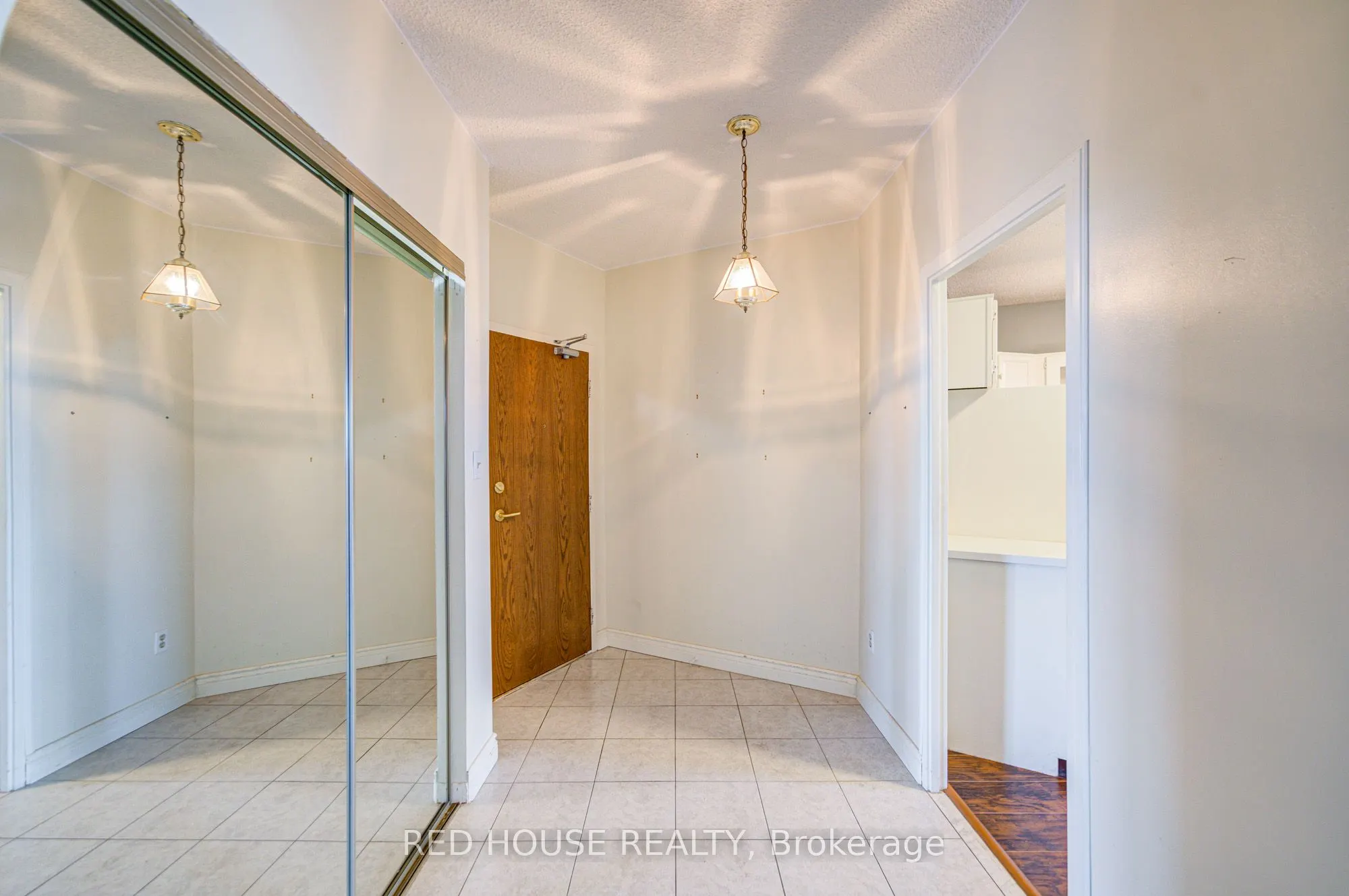 5250 Lakeshore Road, #809