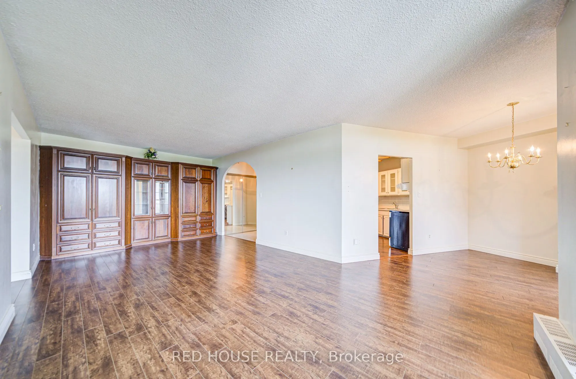 5250 Lakeshore Road, #809