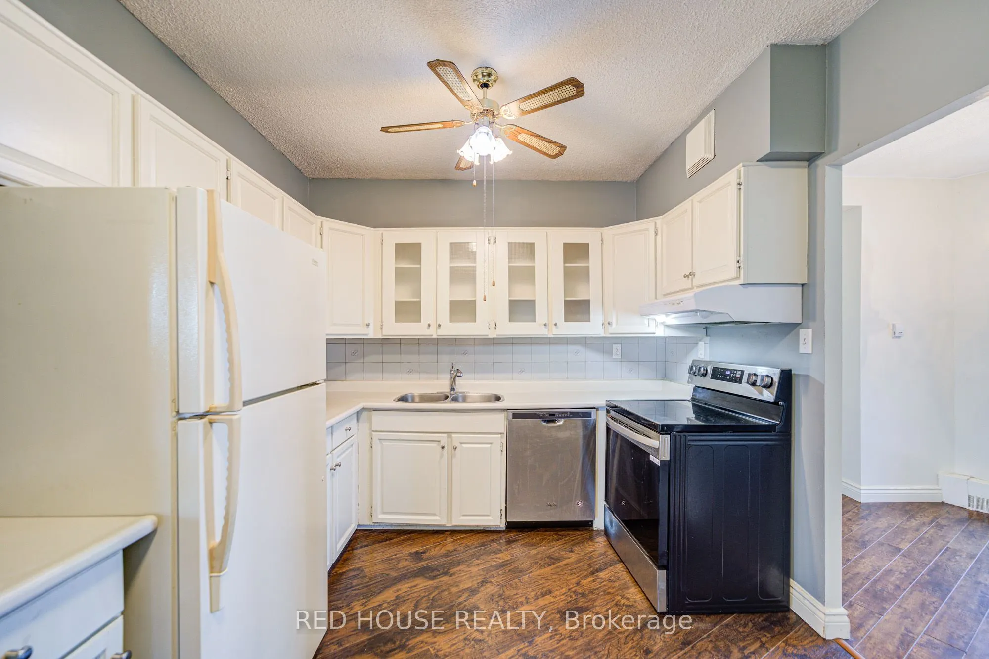 5250 Lakeshore Road, #809