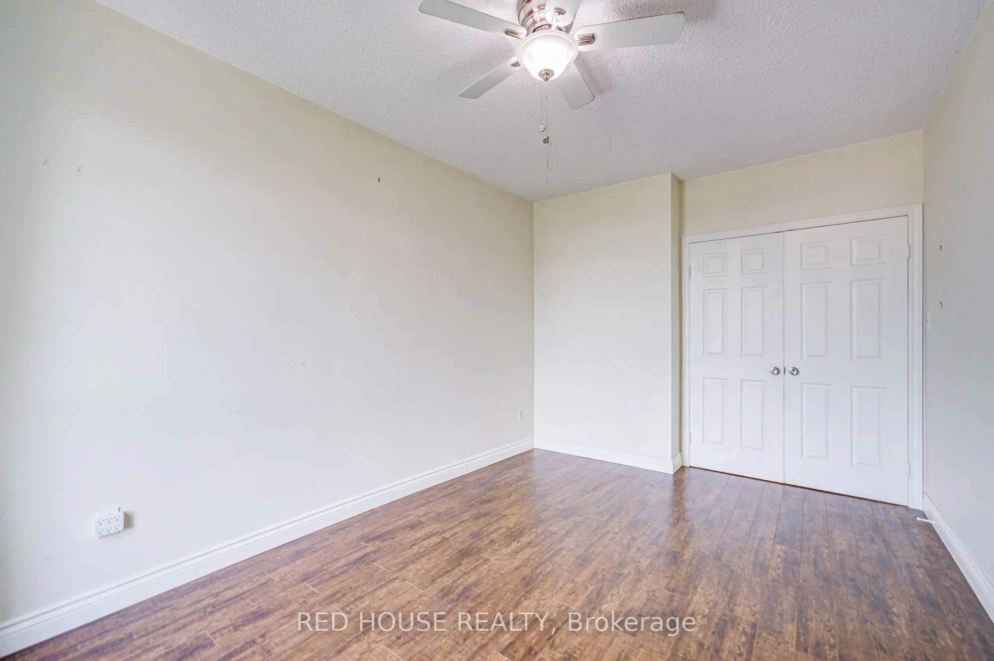 5250 Lakeshore Road, #809
