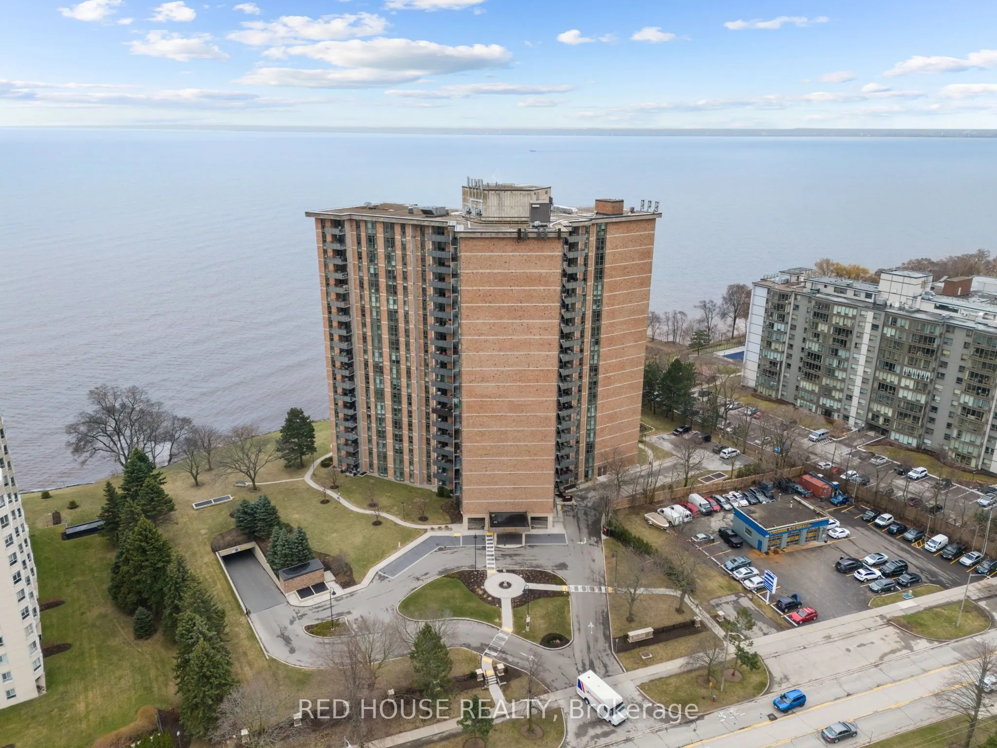 5250 Lakeshore Road, #809