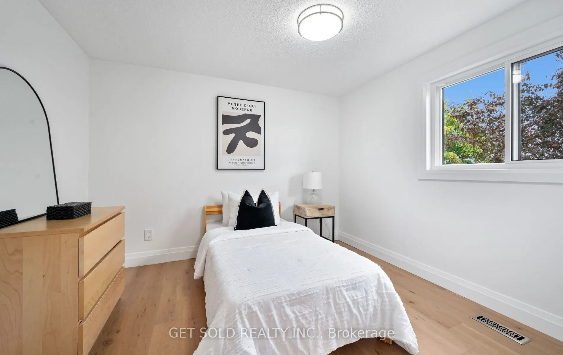 36 Shalom Crescent