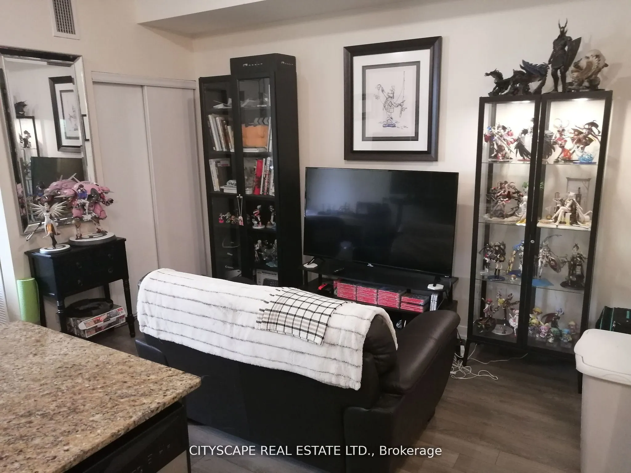 816 Lansdowne Avenue, #LL03