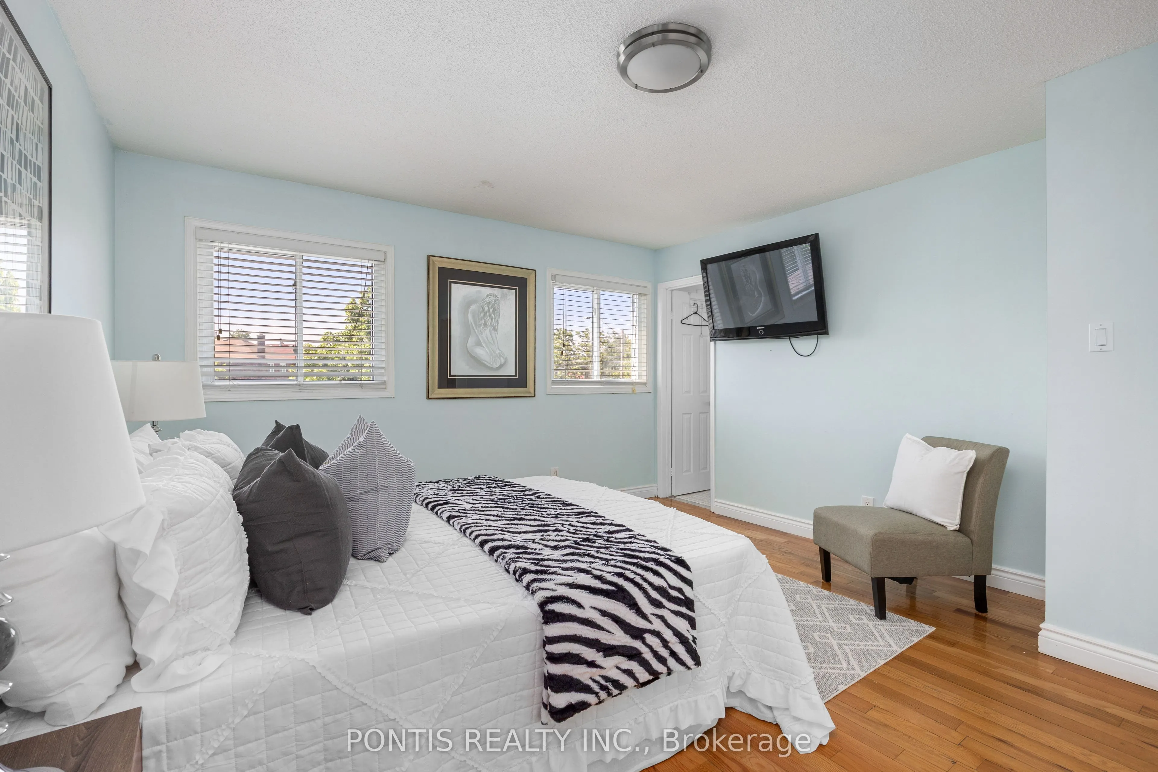 438 ABERFOYLE Court