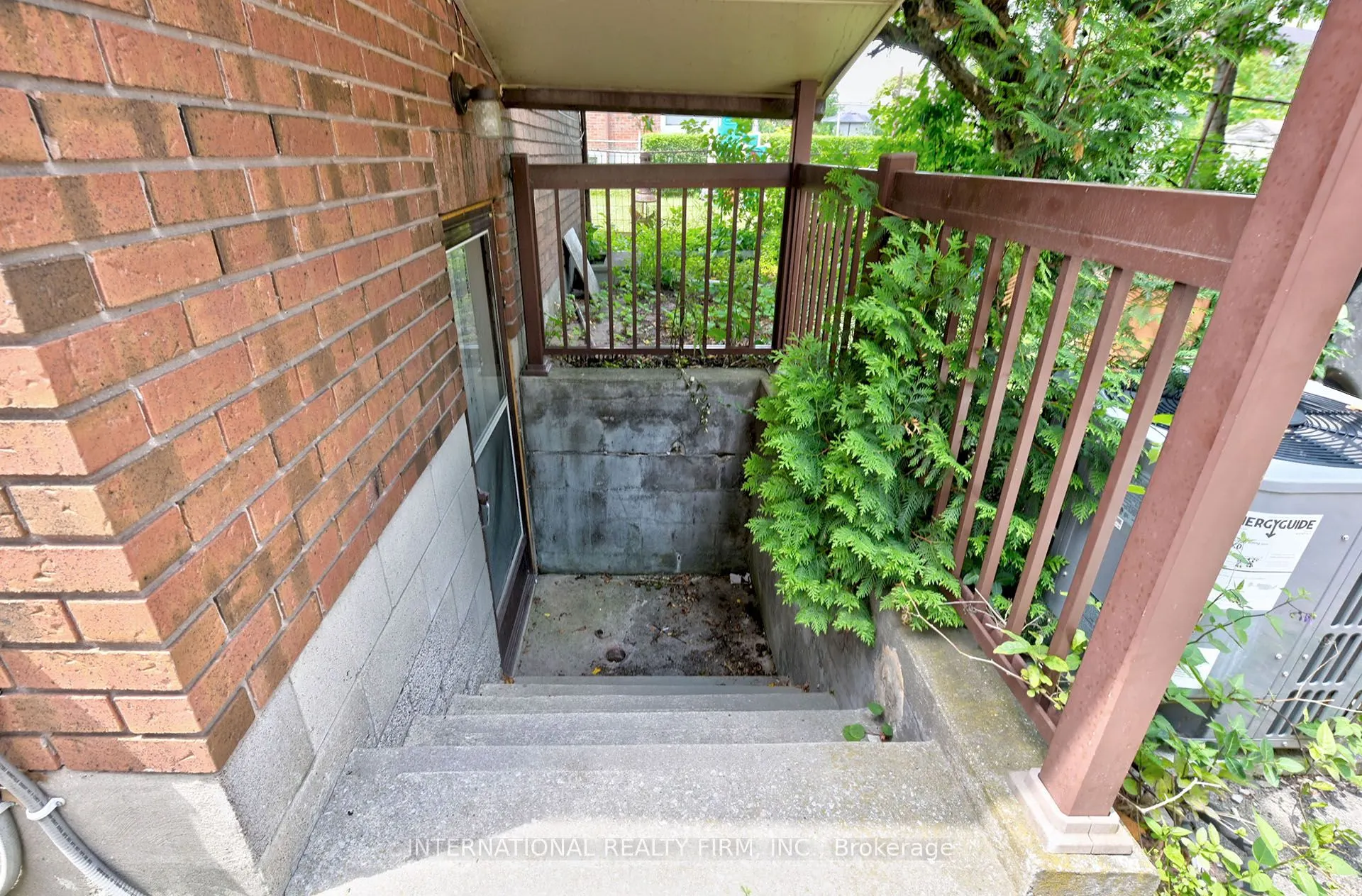 924 Glencairn Avenue