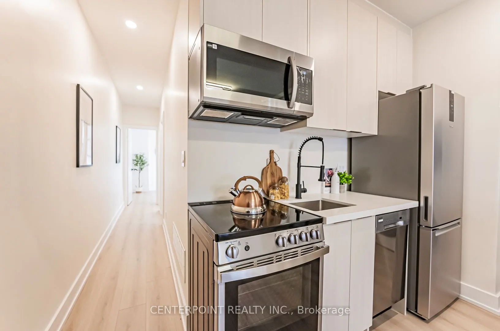 20 Roblocke Avenue, #Main