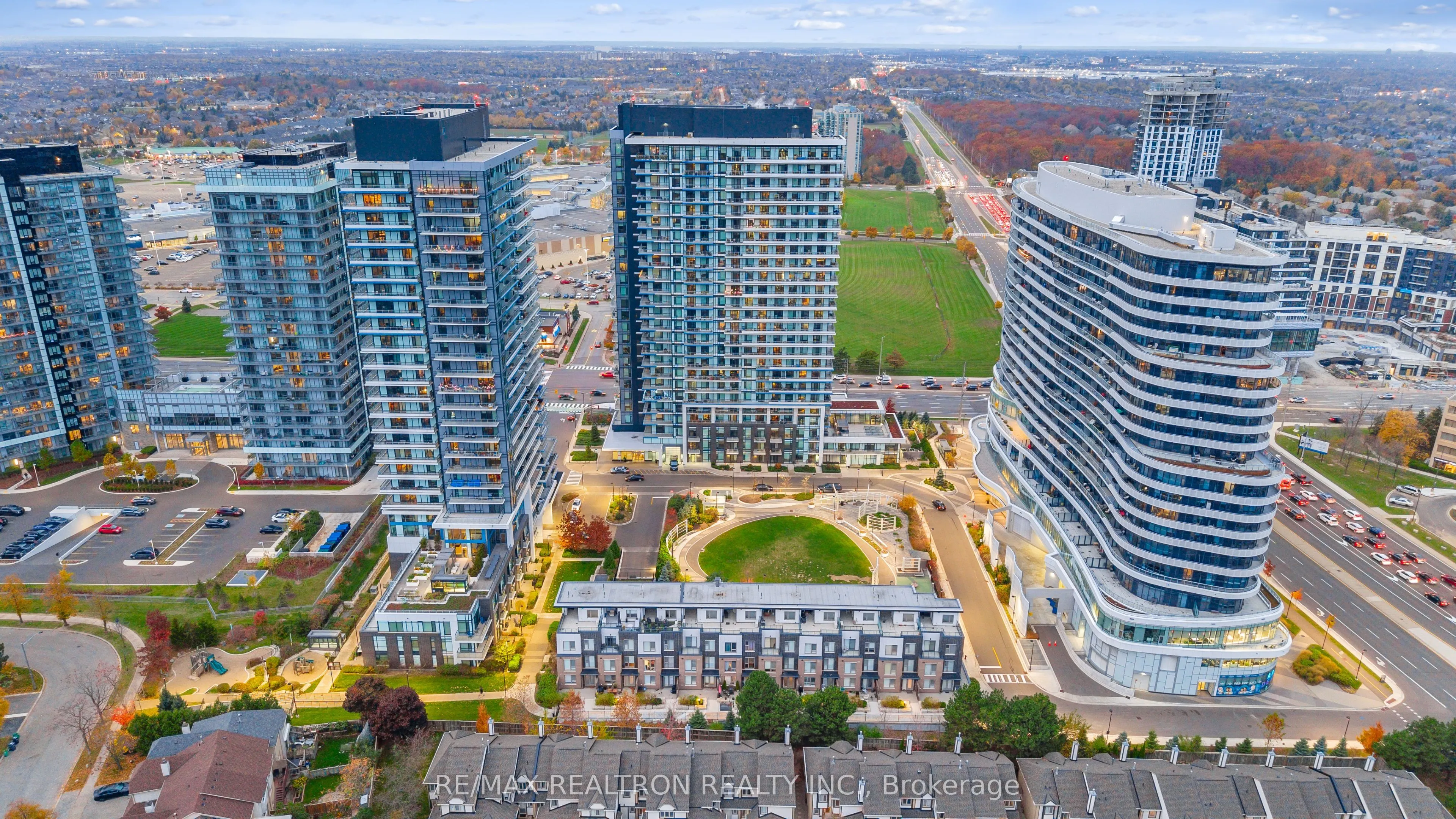 2560 Eglinton Avenue W, #2004