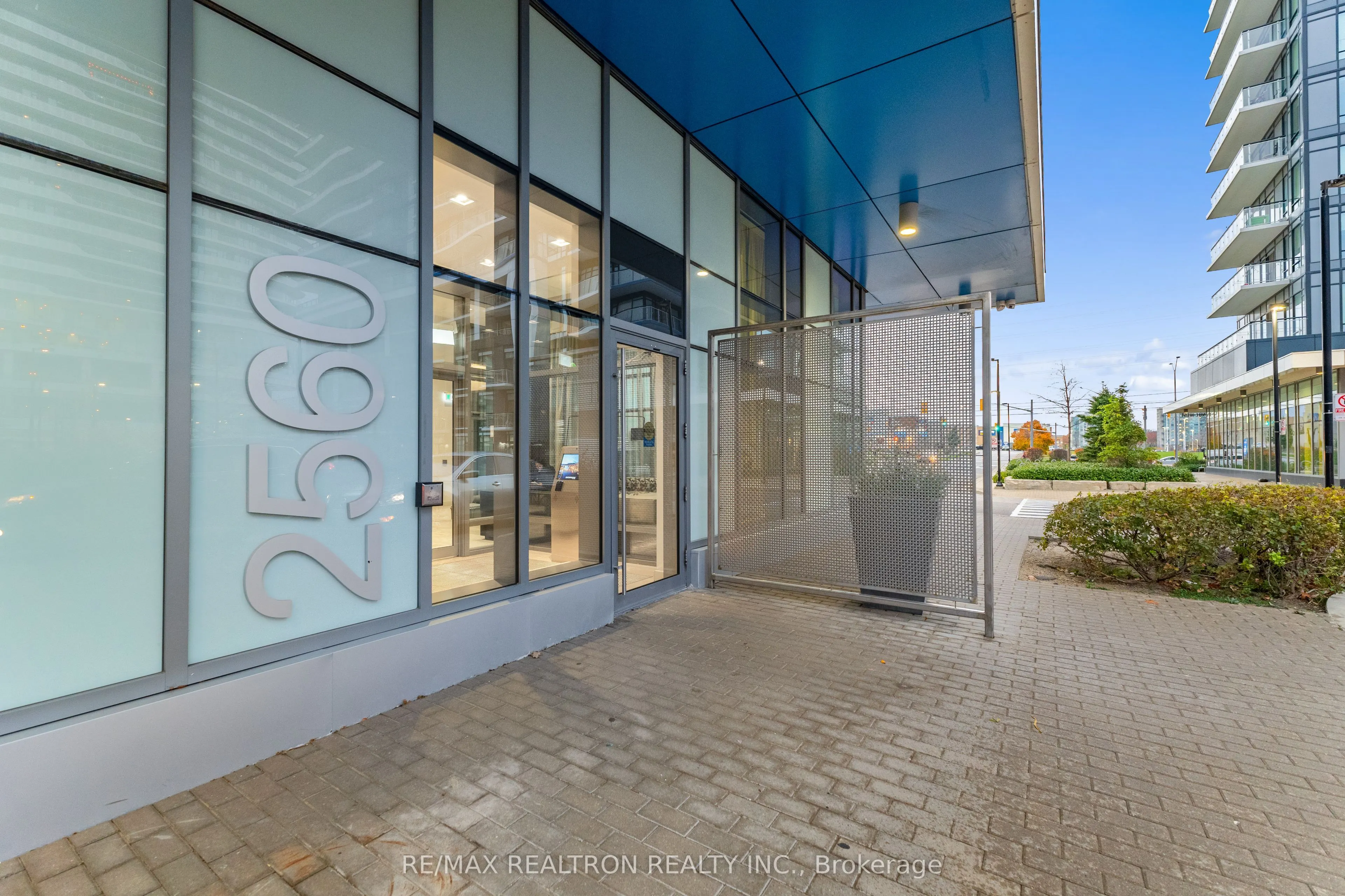 2560 Eglinton Avenue W, #2004