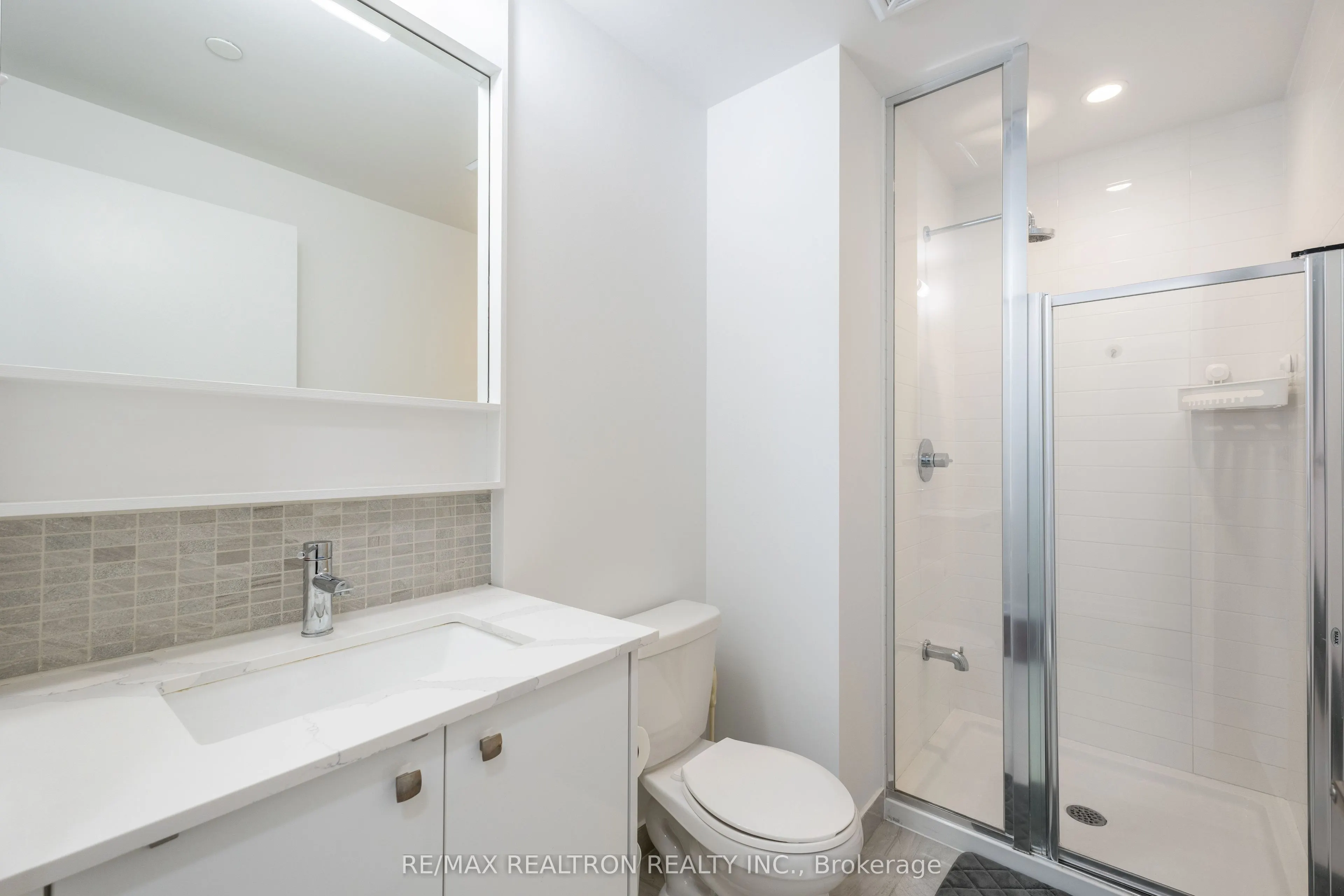 2560 Eglinton Avenue W, #2004