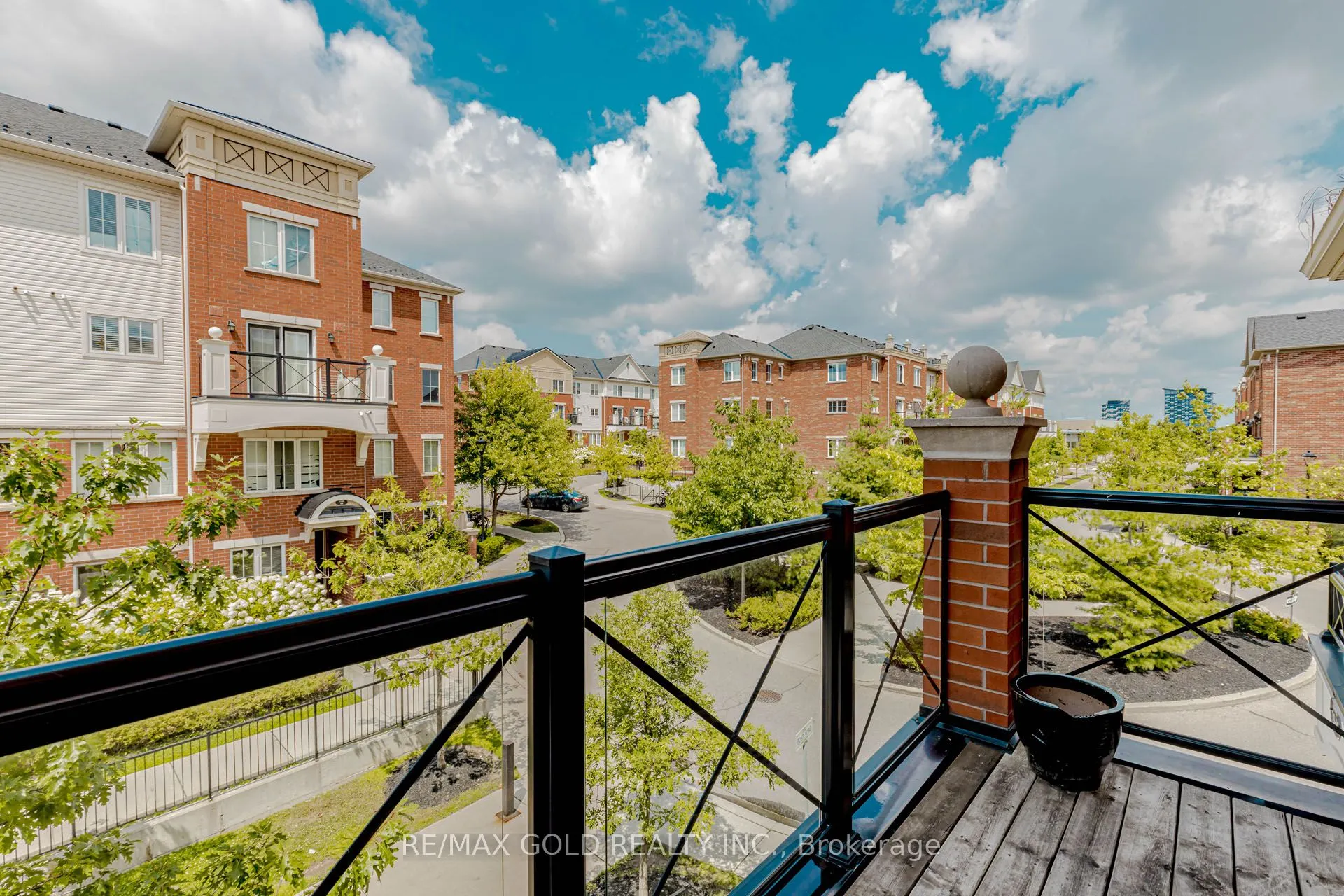 2468 Post Road, #20