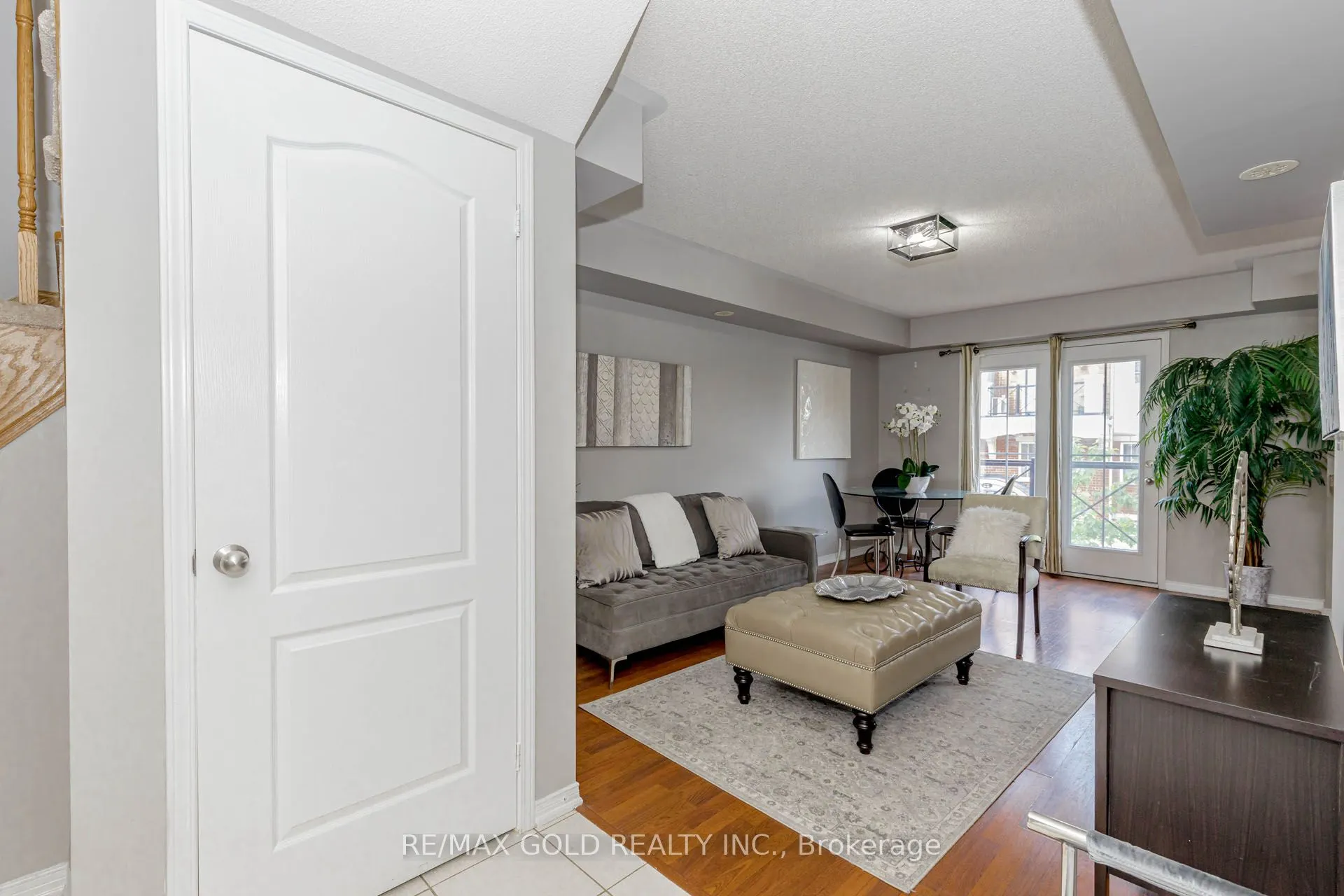 2468 Post Road, #20